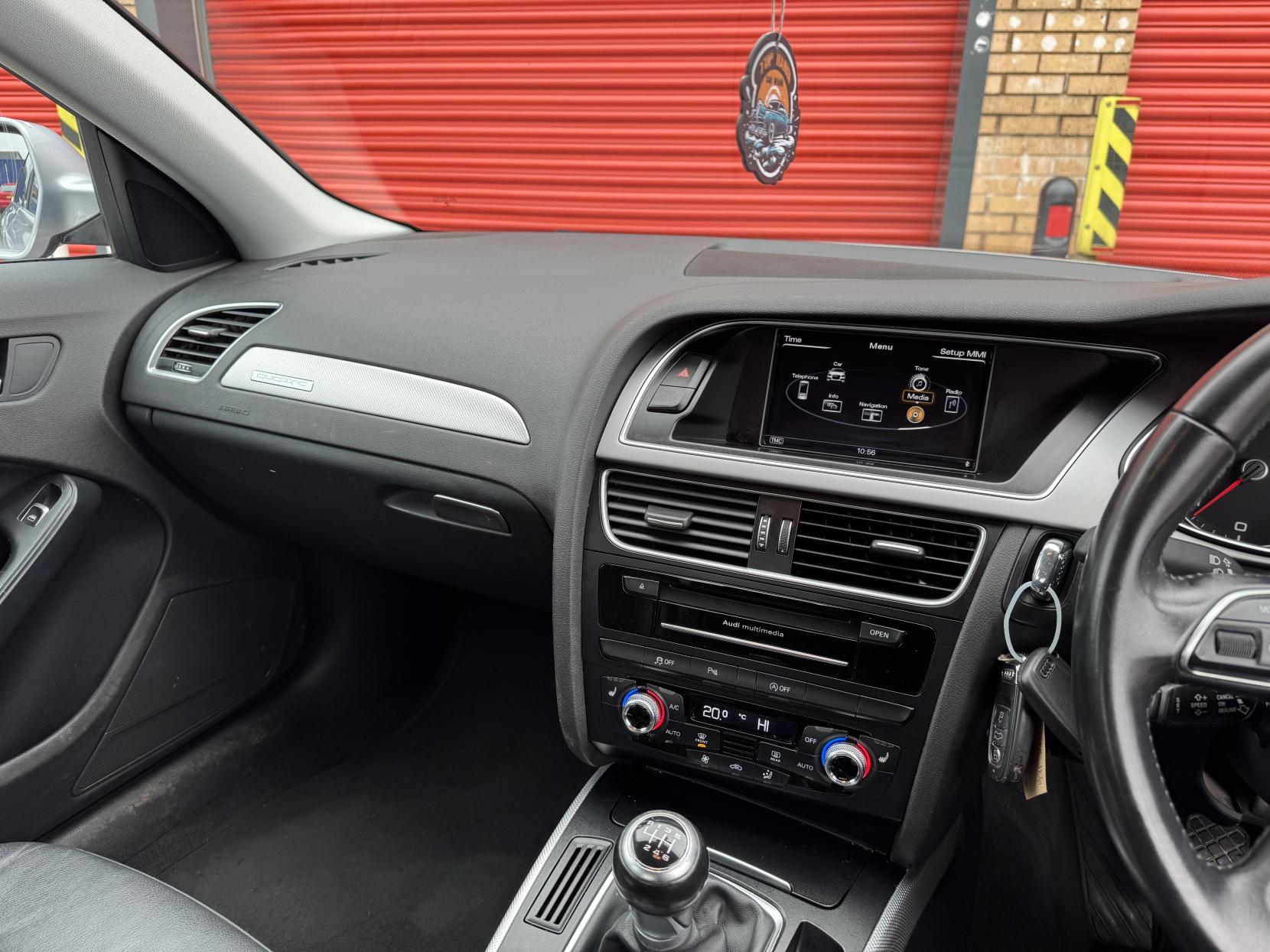 Audi A4 2.0 TDI SE Technik Saloon 4dr Diesel Manual quattro Euro 5 (s/s) (177 ps)