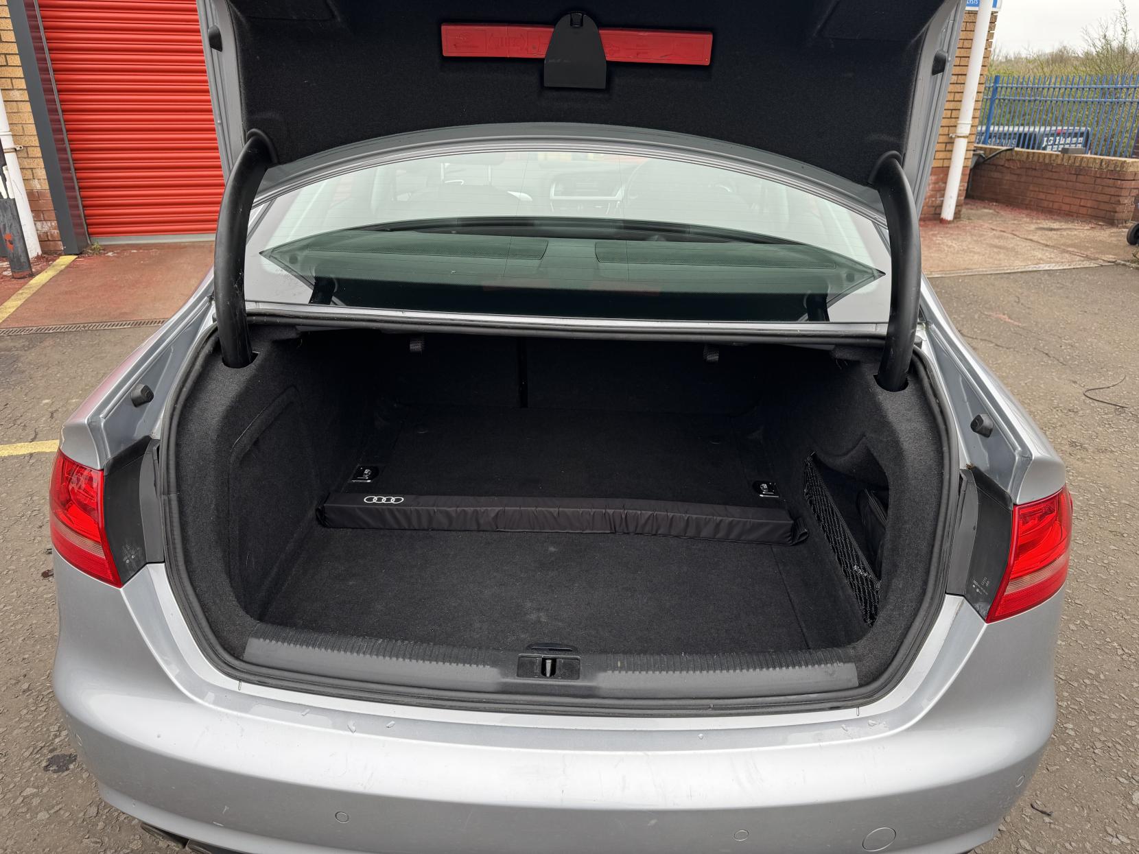 Audi A4 2.0 TDI SE Technik Saloon 4dr Diesel Manual quattro Euro 5 (s/s) (177 ps)