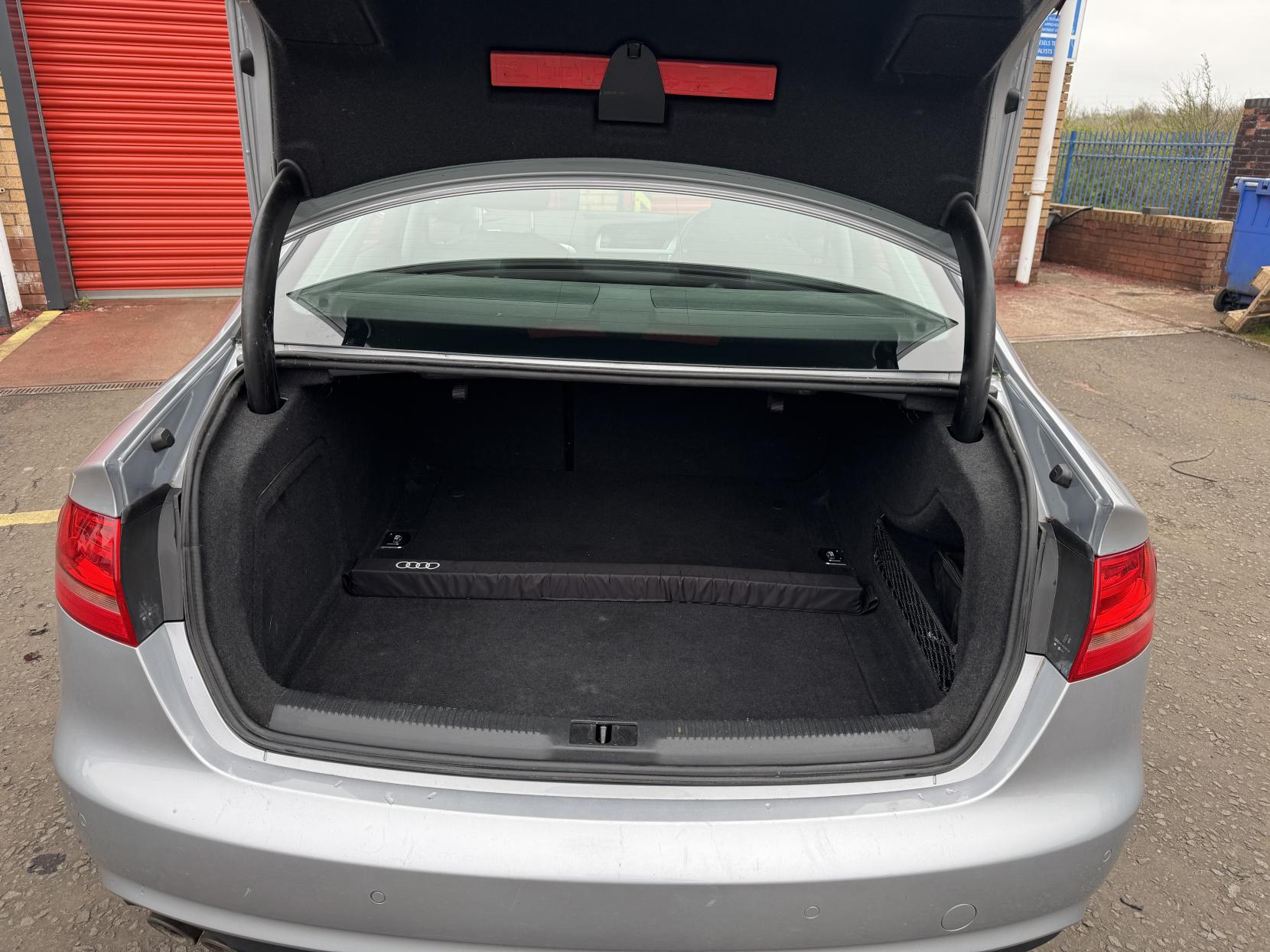 Audi A4 2.0 TDI SE Technik Saloon 4dr Diesel Manual quattro Euro 5 (s/s) (177 ps)