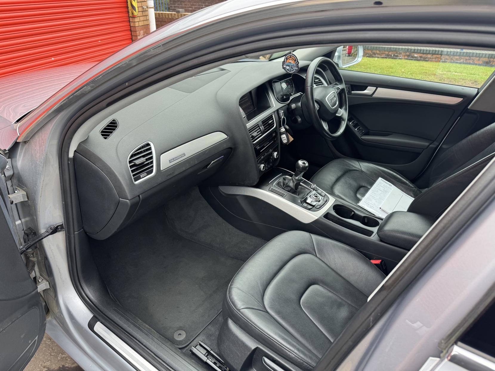 Audi A4 2.0 TDI SE Technik Saloon 4dr Diesel Manual quattro Euro 5 (s/s) (177 ps)