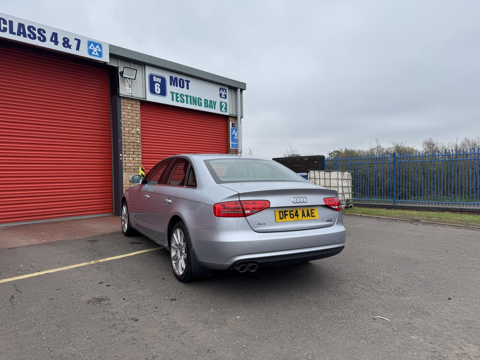 Audi A4 2.0 TDI SE Technik Saloon 4dr Diesel Manual quattro Euro 5 (s/s) (177 ps)