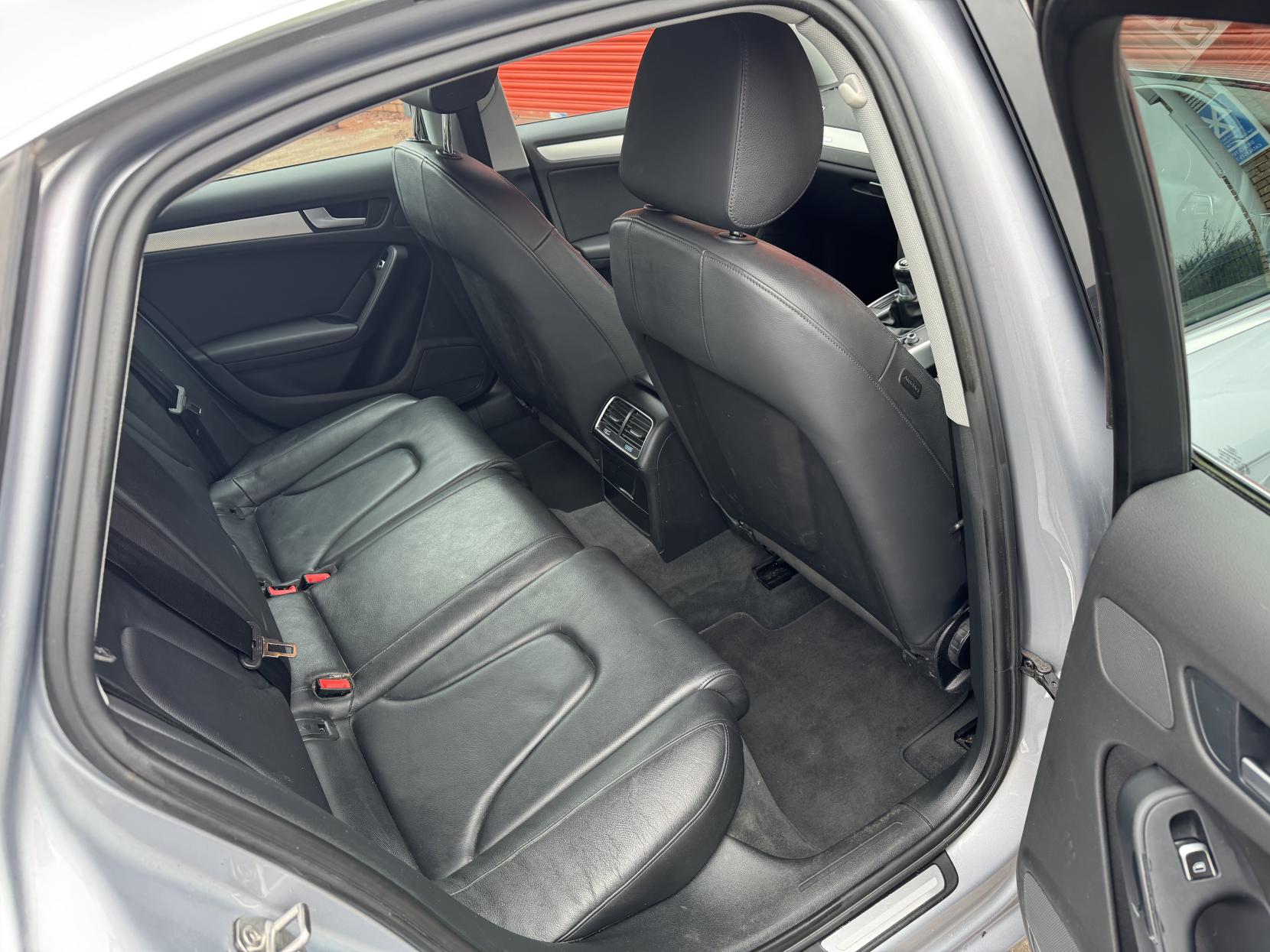 Audi A4 2.0 TDI SE Technik Saloon 4dr Diesel Manual quattro Euro 5 (s/s) (177 ps)