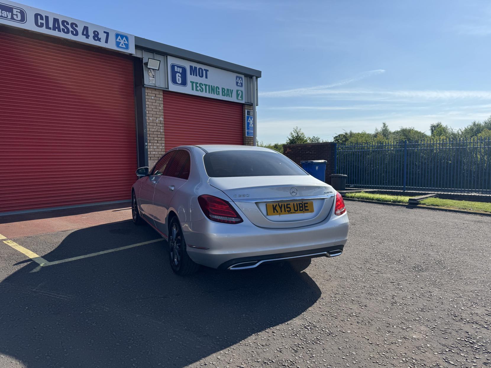 Mercedes-Benz C Class 2.1 C250 BlueTEC Sport Saloon 4dr Diesel G-Tronic+ Euro 6 (s/s) (204 ps)