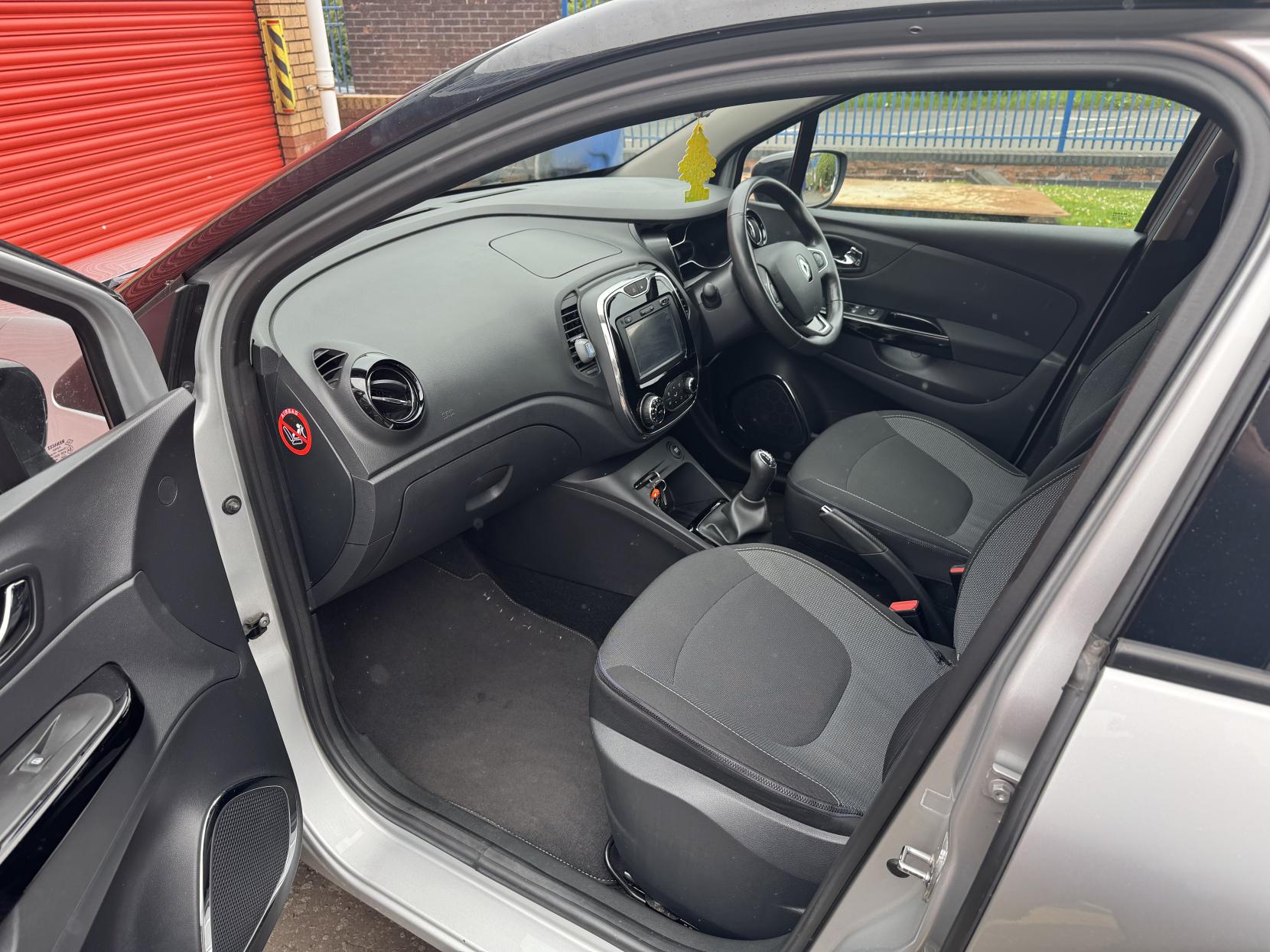 Renault Captur 0.9 TCe ENERGY Dynamique Nav SUV 5dr Petrol Manual Euro 6 (s/s) (90 ps)