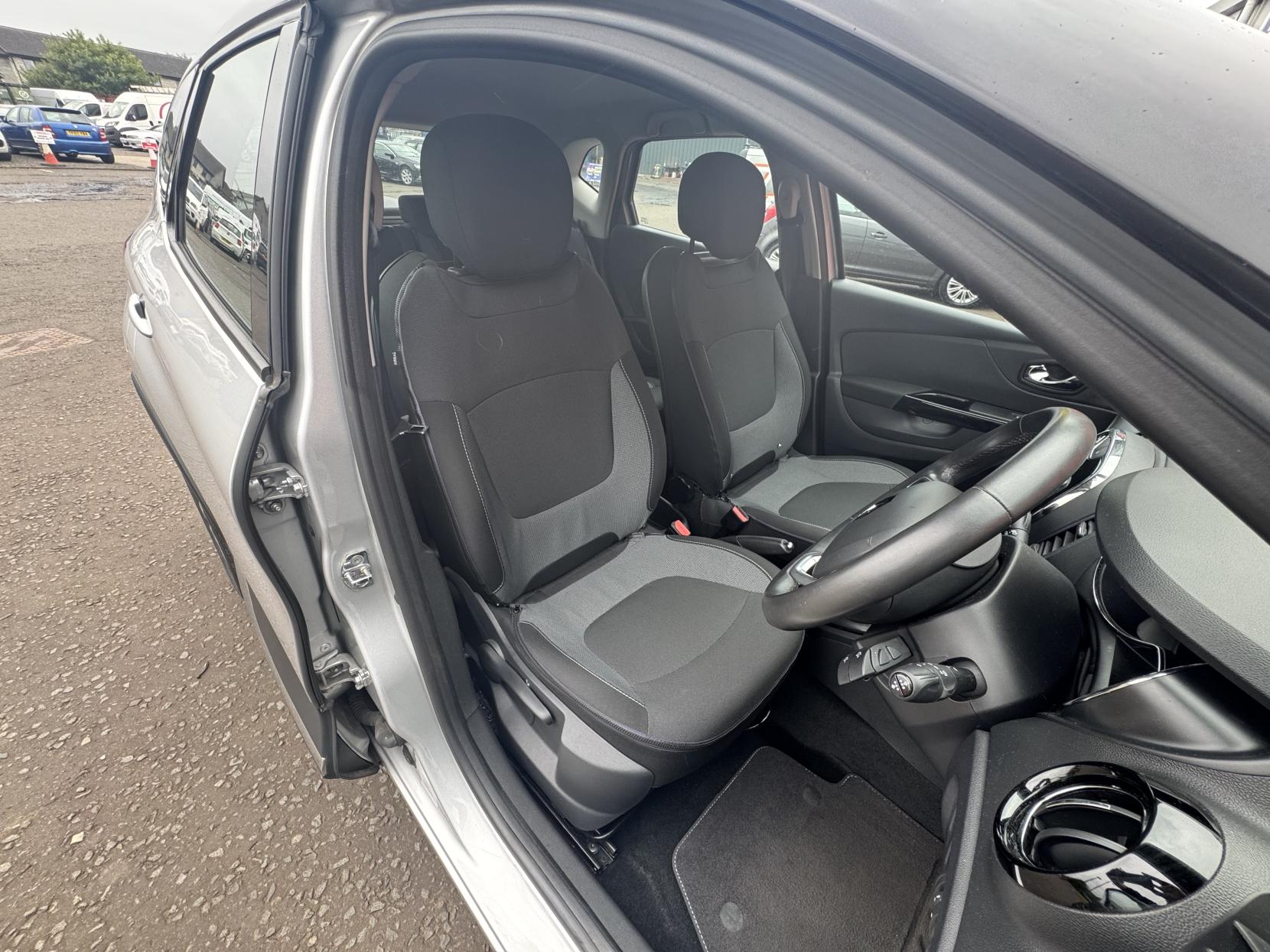 Renault Captur 0.9 TCe ENERGY Dynamique Nav SUV 5dr Petrol Manual Euro 6 (s/s) (90 ps)