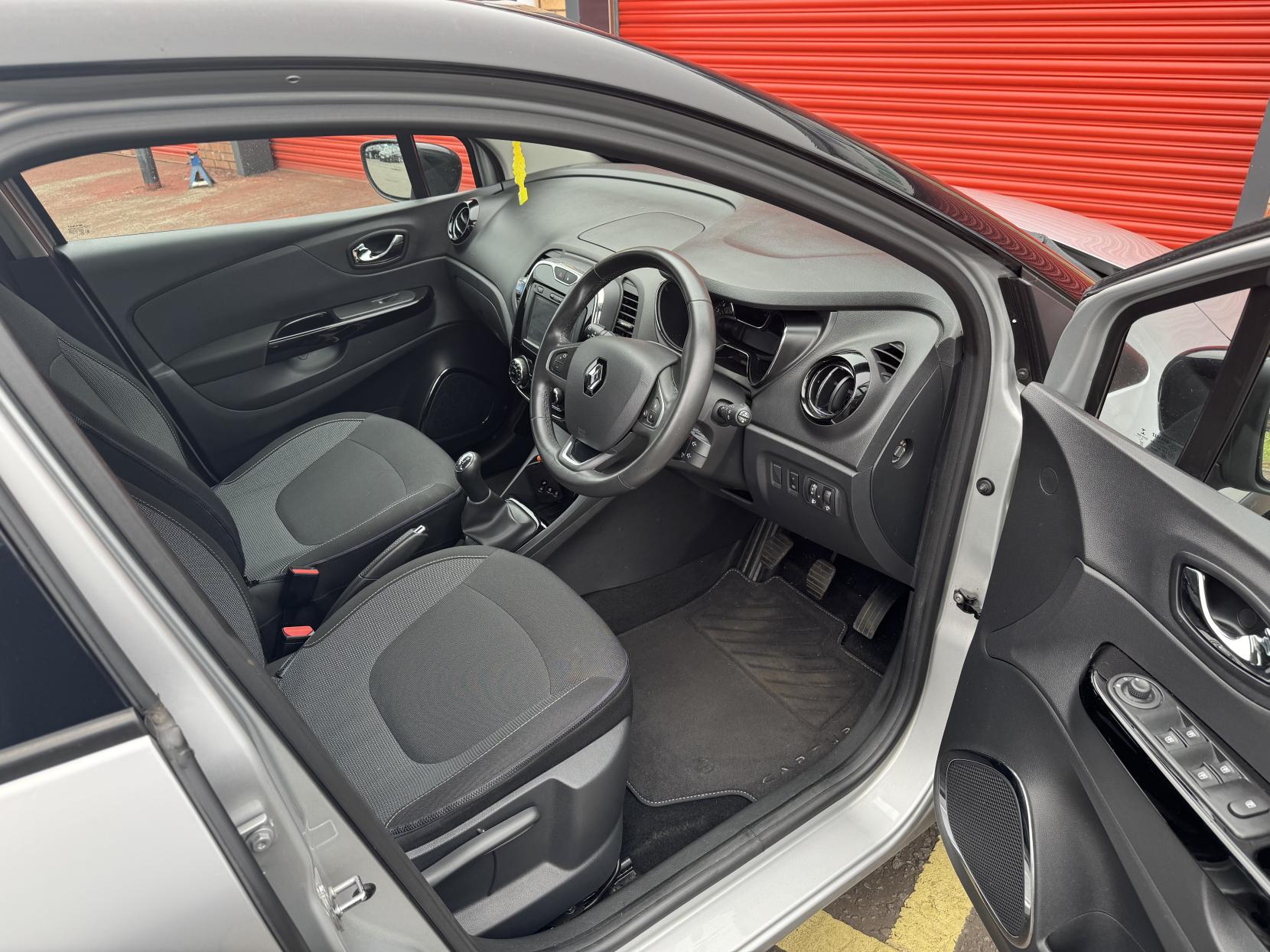 Renault Captur 0.9 TCe ENERGY Dynamique Nav SUV 5dr Petrol Manual Euro 6 (s/s) (90 ps)