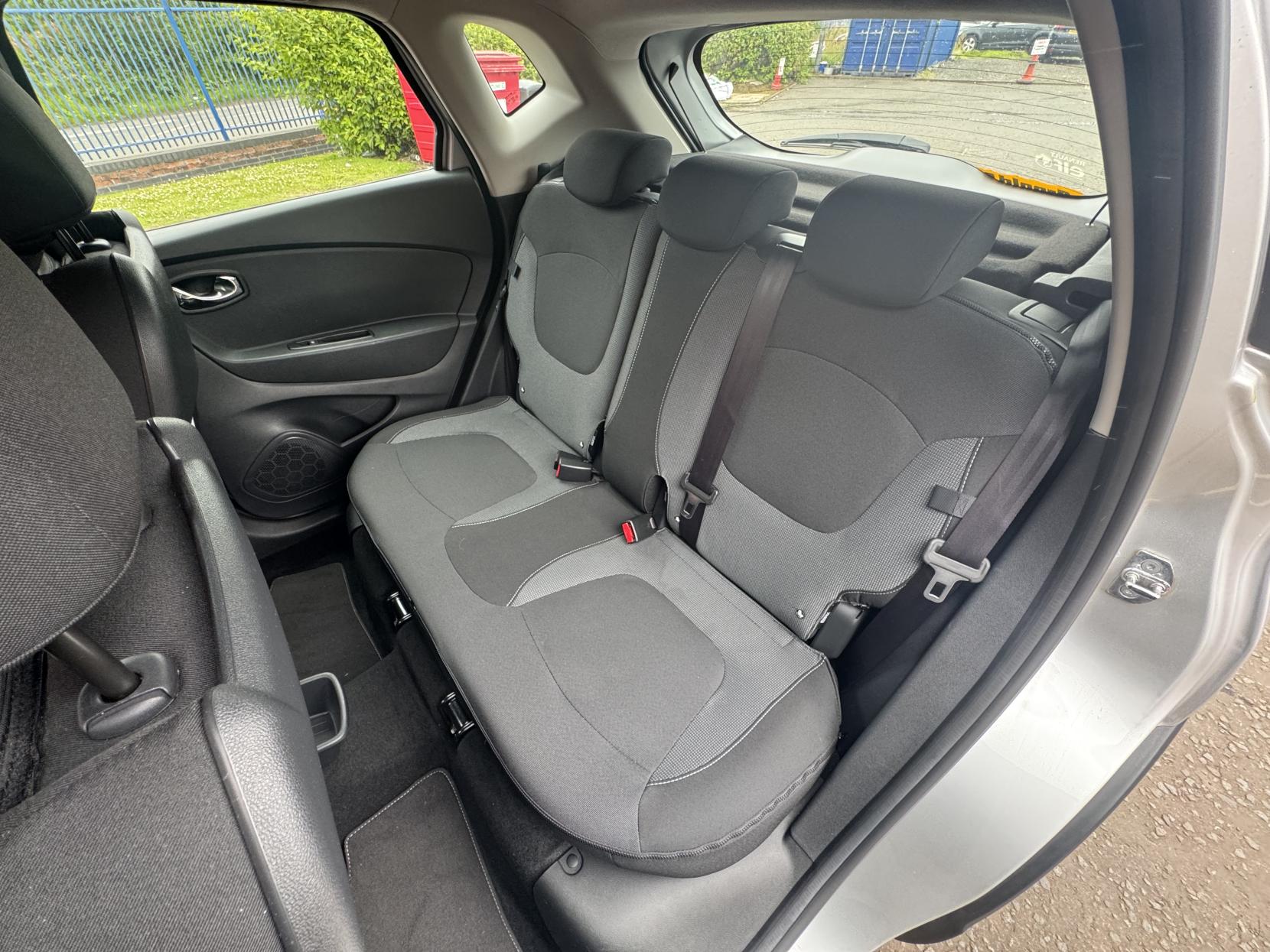 Renault Captur 0.9 TCe ENERGY Dynamique Nav SUV 5dr Petrol Manual Euro 6 (s/s) (90 ps)