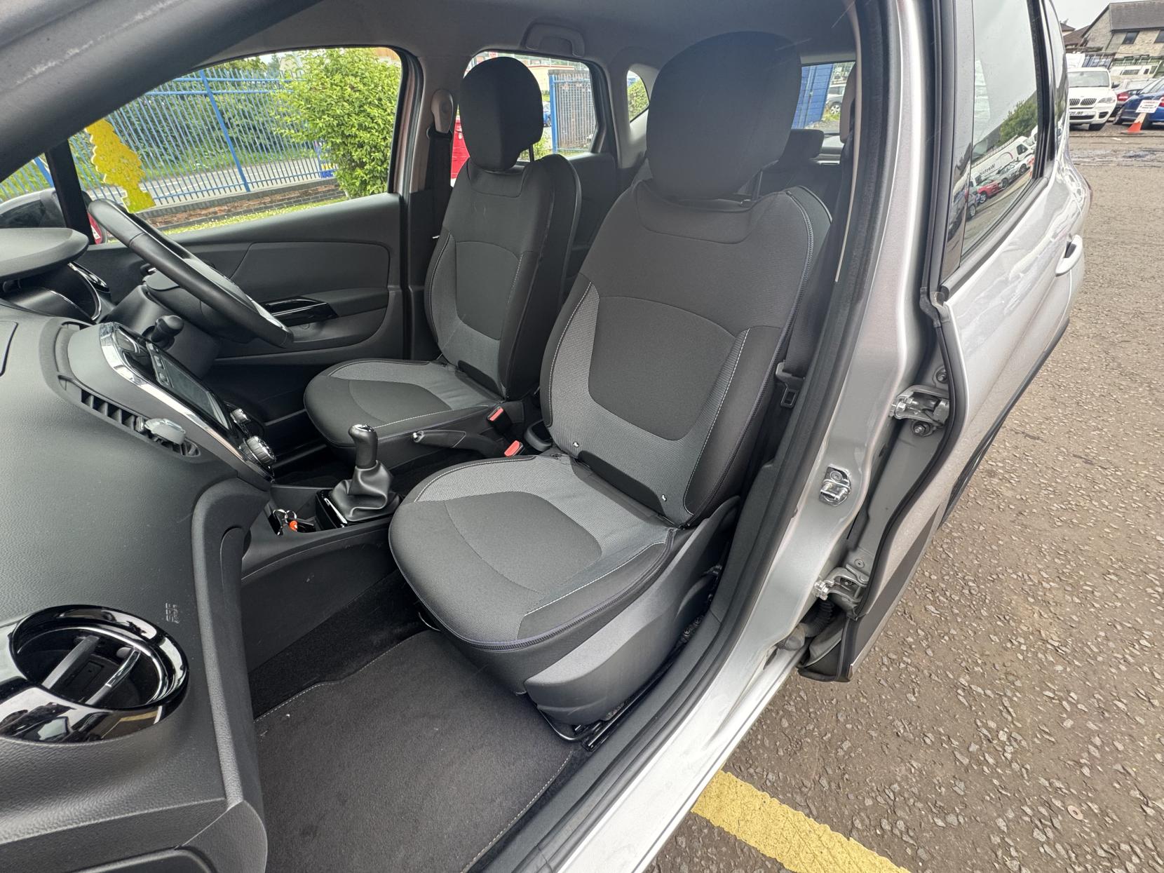 Renault Captur 0.9 TCe ENERGY Dynamique Nav SUV 5dr Petrol Manual Euro 6 (s/s) (90 ps)