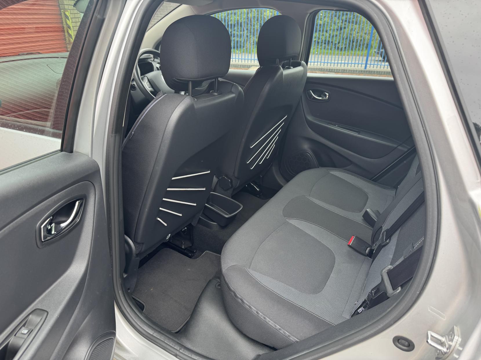 Renault Captur 0.9 TCe ENERGY Dynamique Nav SUV 5dr Petrol Manual Euro 6 (s/s) (90 ps)
