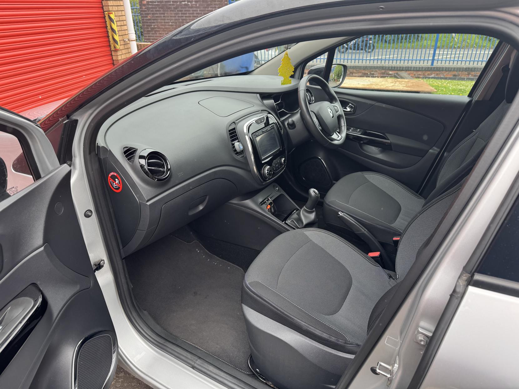 Renault Captur 0.9 TCe ENERGY Dynamique Nav SUV 5dr Petrol Manual Euro 6 (s/s) (90 ps)