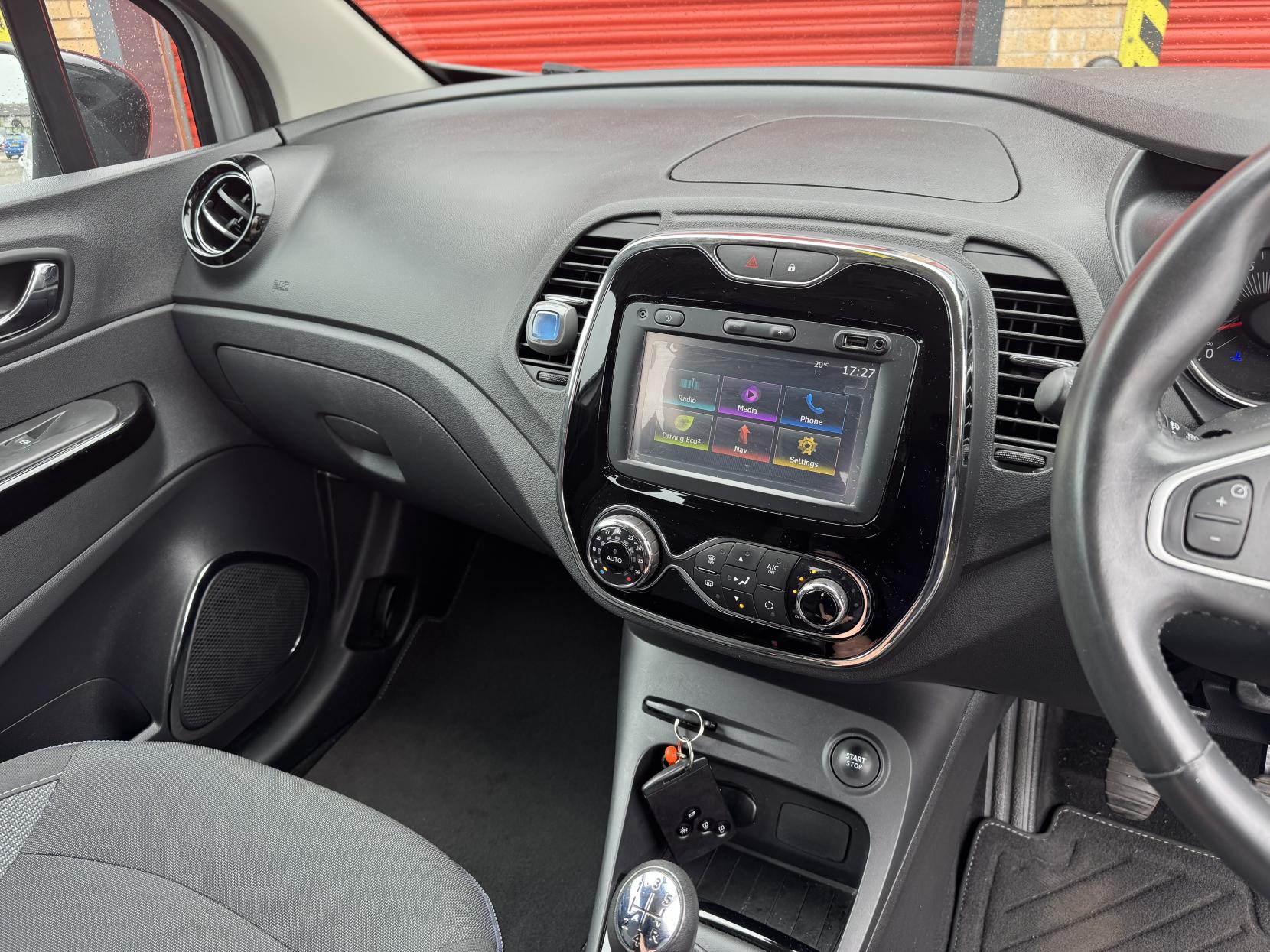 Renault Captur 0.9 TCe ENERGY Dynamique Nav SUV 5dr Petrol Manual Euro 6 (s/s) (90 ps)