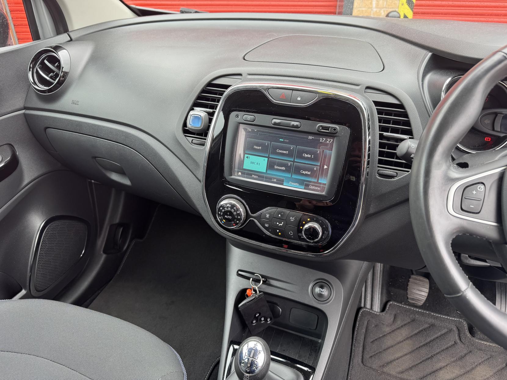 Renault Captur 0.9 TCe ENERGY Dynamique Nav SUV 5dr Petrol Manual Euro 6 (s/s) (90 ps)