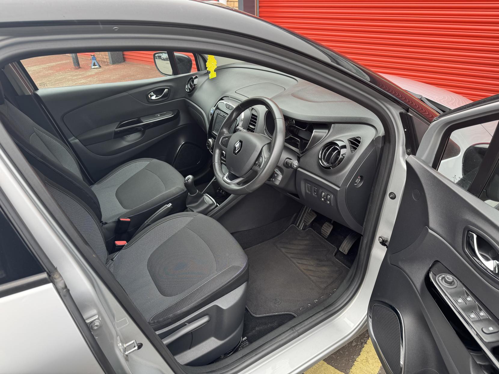 Renault Captur 0.9 TCe ENERGY Dynamique Nav SUV 5dr Petrol Manual Euro 6 (s/s) (90 ps)