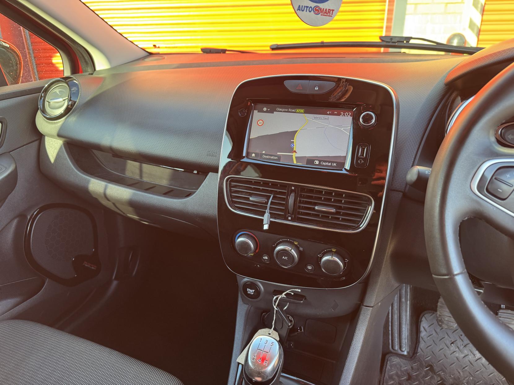 Renault Clio 0.9 TCe Dynamique Nav Hatchback 5dr Petrol Manual Euro 6 (s/s) (90 ps)