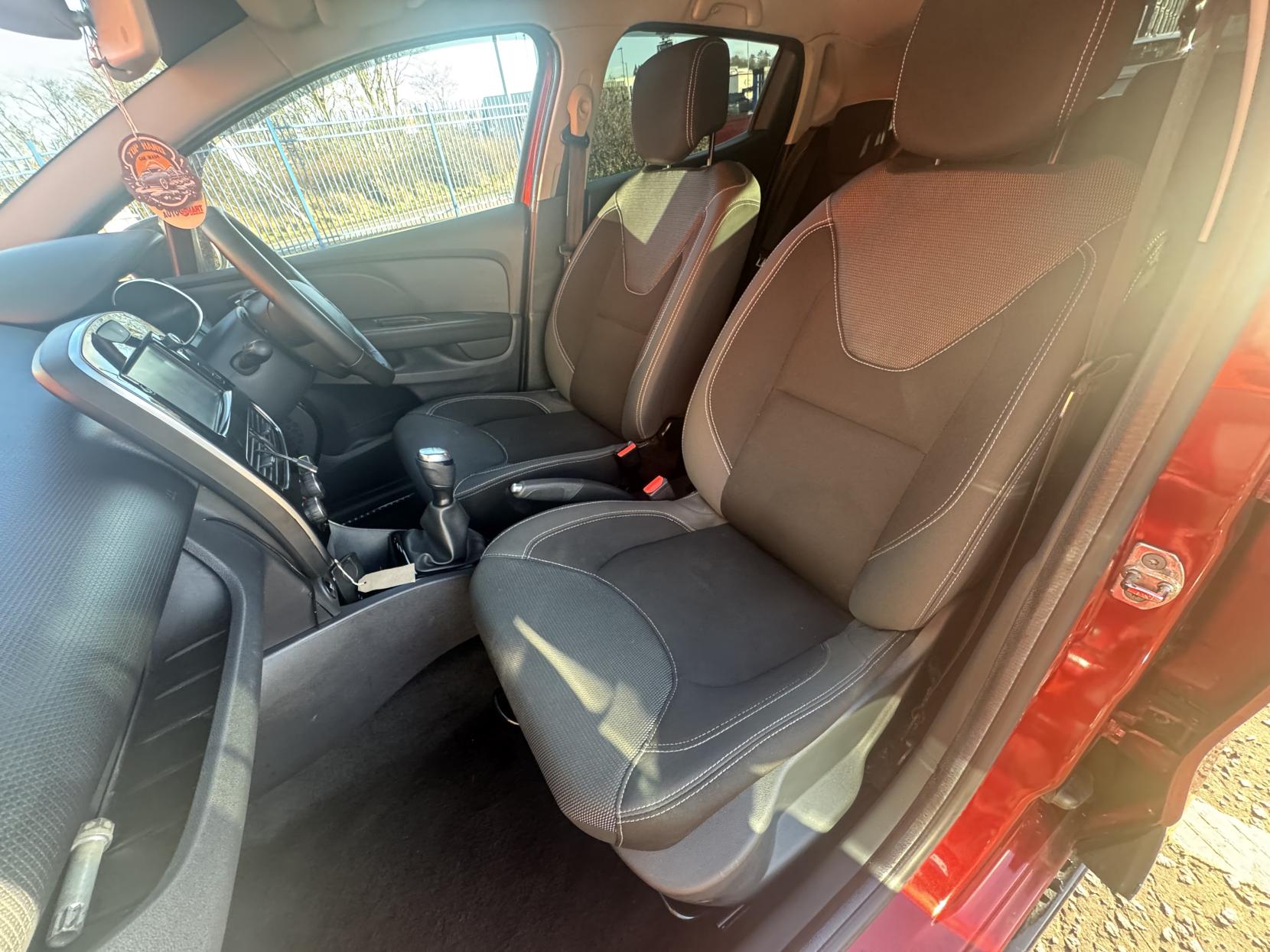 Renault Clio 0.9 TCe Dynamique Nav Hatchback 5dr Petrol Manual Euro 6 (s/s) (90 ps)