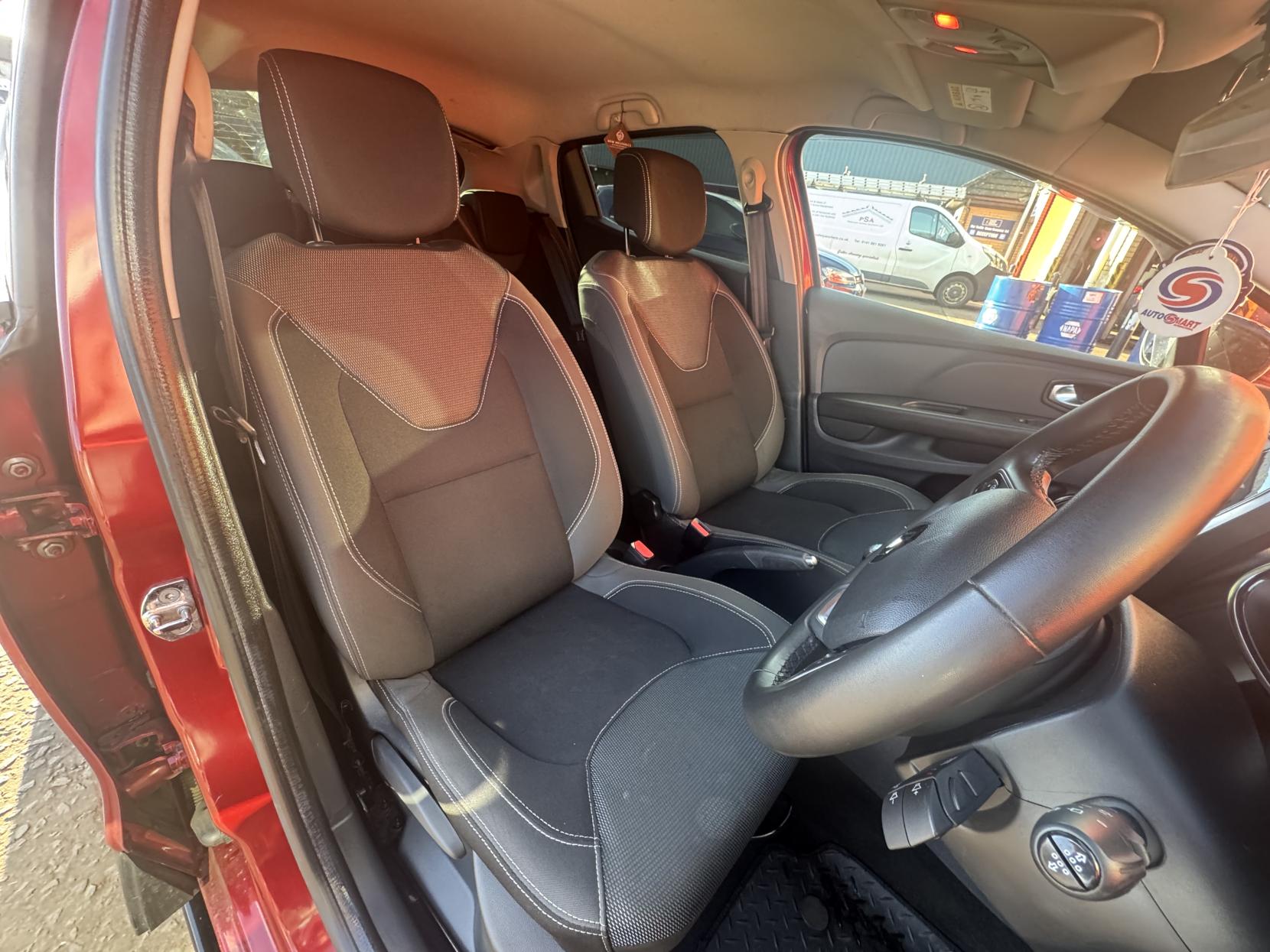 Renault Clio 0.9 TCe Dynamique Nav Hatchback 5dr Petrol Manual Euro 6 (s/s) (90 ps)