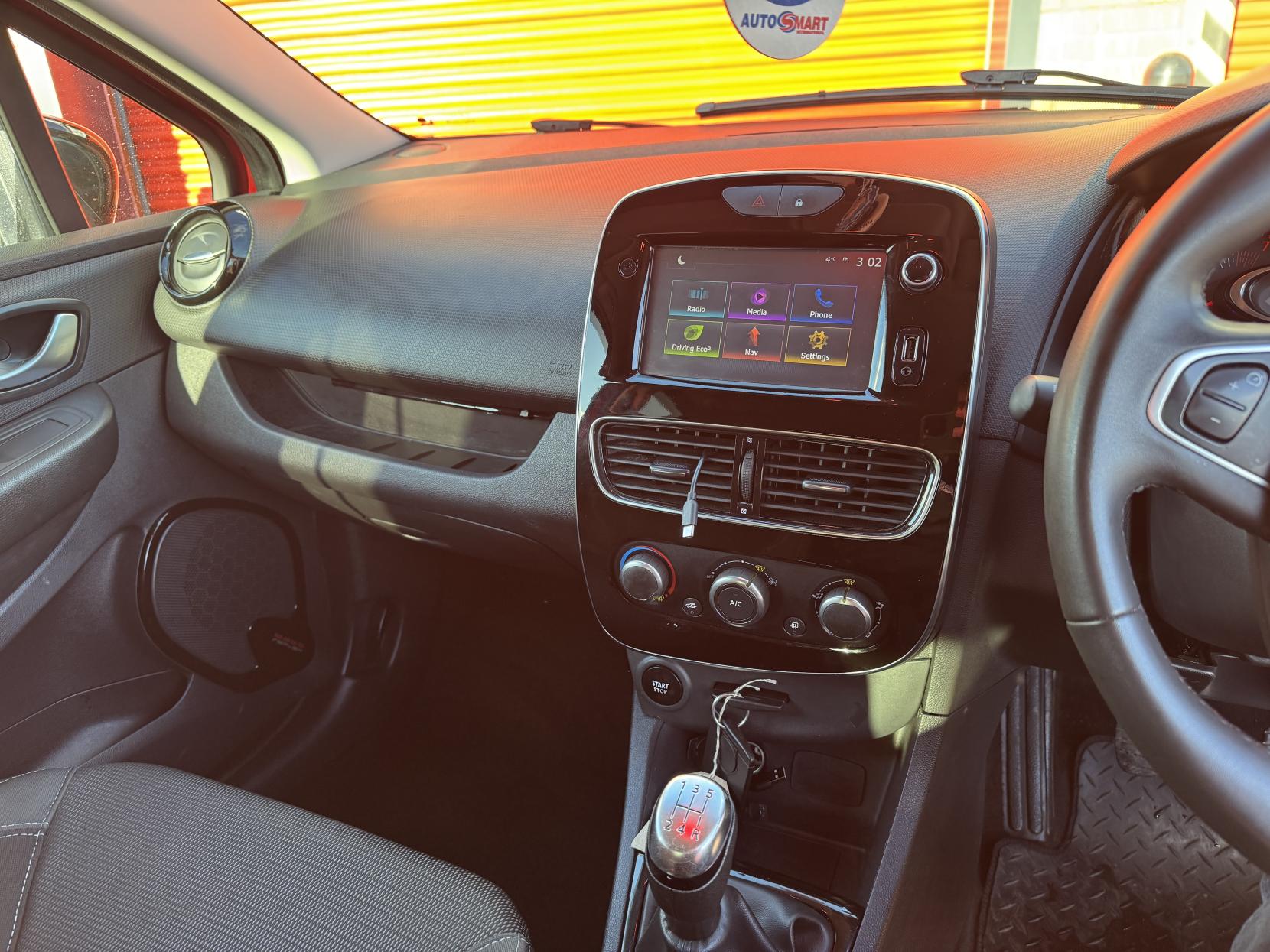 Renault Clio 0.9 TCe Dynamique Nav Hatchback 5dr Petrol Manual Euro 6 (s/s) (90 ps)