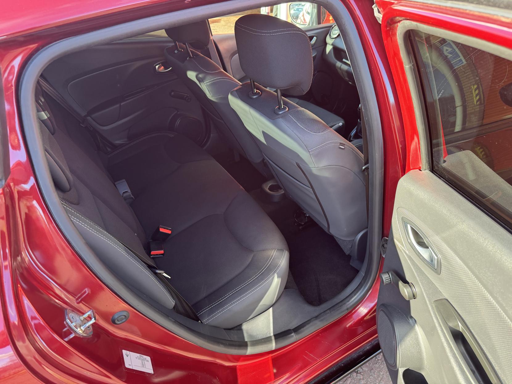 Renault Clio 0.9 TCe Dynamique Nav Hatchback 5dr Petrol Manual Euro 6 (s/s) (90 ps)