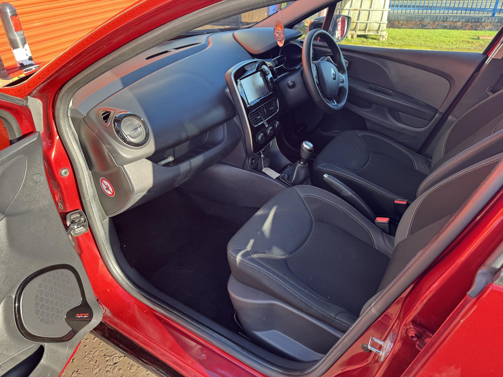 Renault Clio 0.9 TCe Dynamique Nav Hatchback 5dr Petrol Manual Euro 6 (s/s) (90 ps)