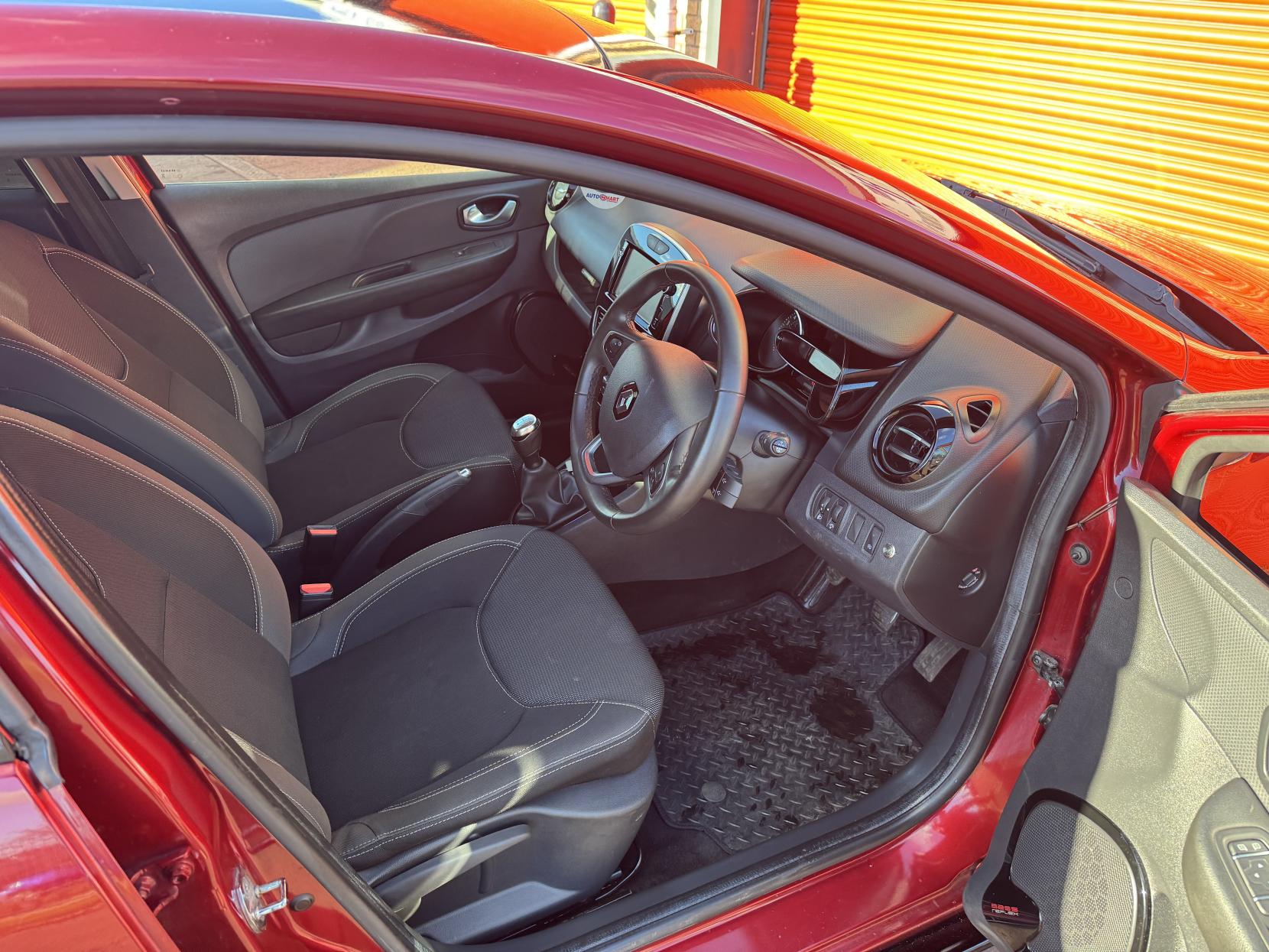 Renault Clio 0.9 TCe Dynamique Nav Hatchback 5dr Petrol Manual Euro 6 (s/s) (90 ps)