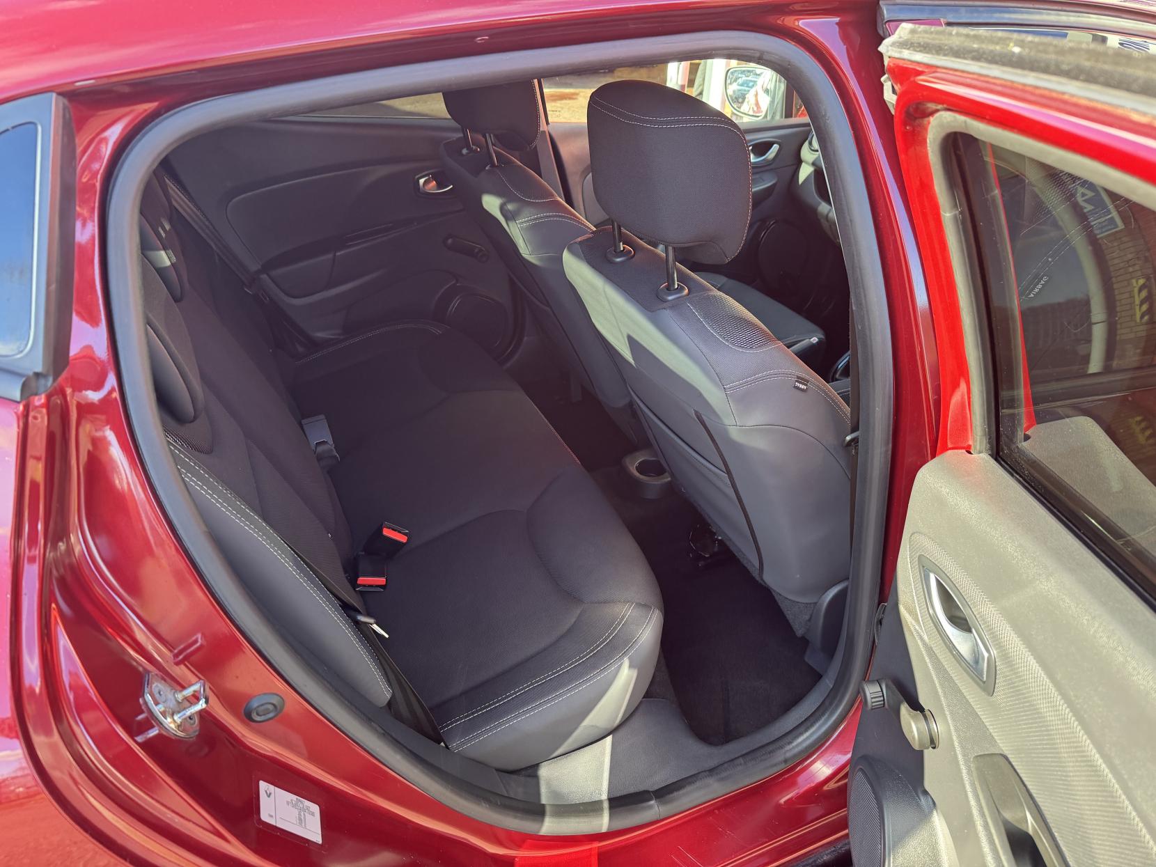 Renault Clio 0.9 TCe Dynamique Nav Hatchback 5dr Petrol Manual Euro 6 (s/s) (90 ps)