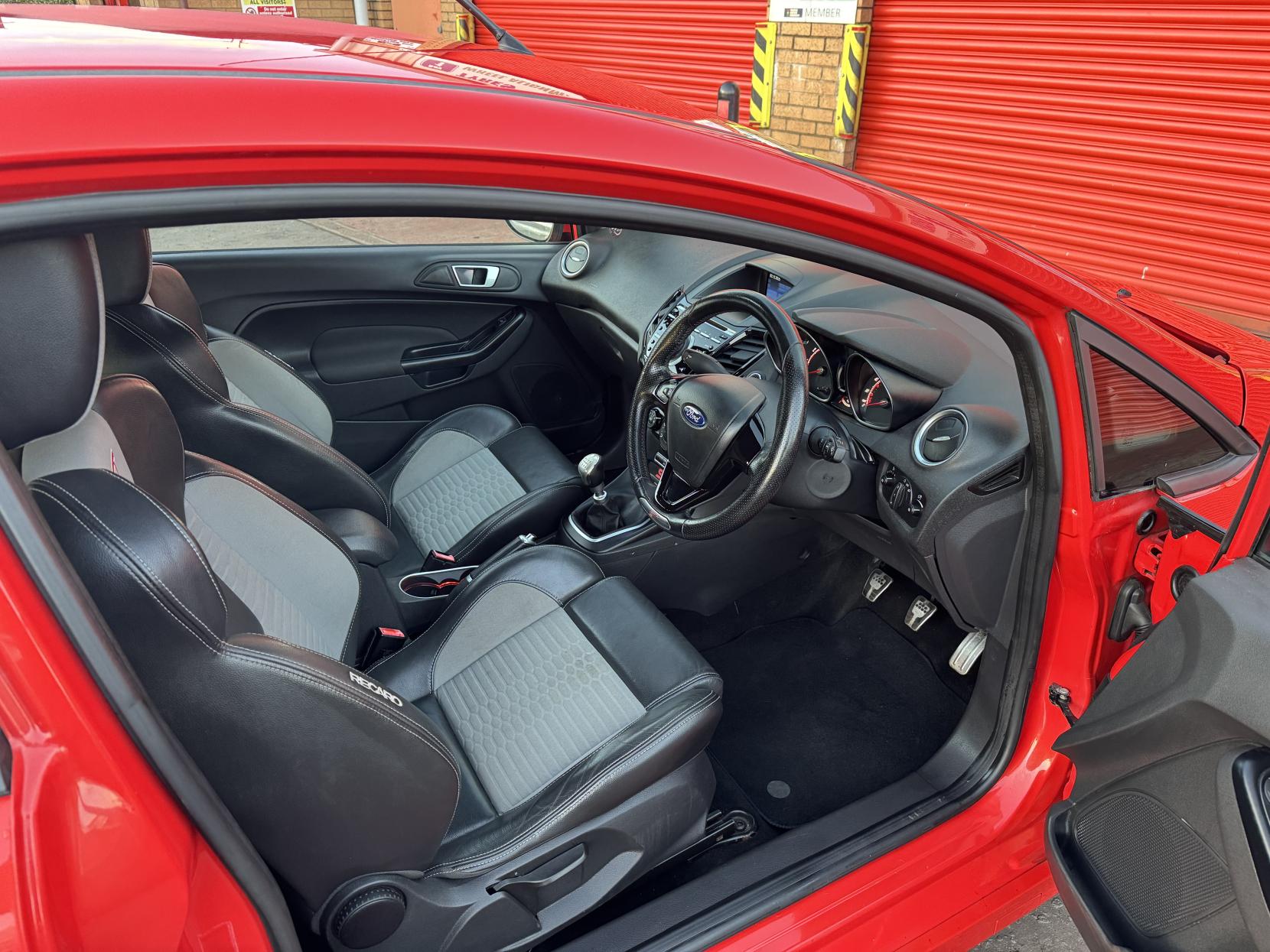 Ford Fiesta 1.6T EcoBoost ST-2 Hatchback 3dr Petrol Manual Euro 5 (182 ps)