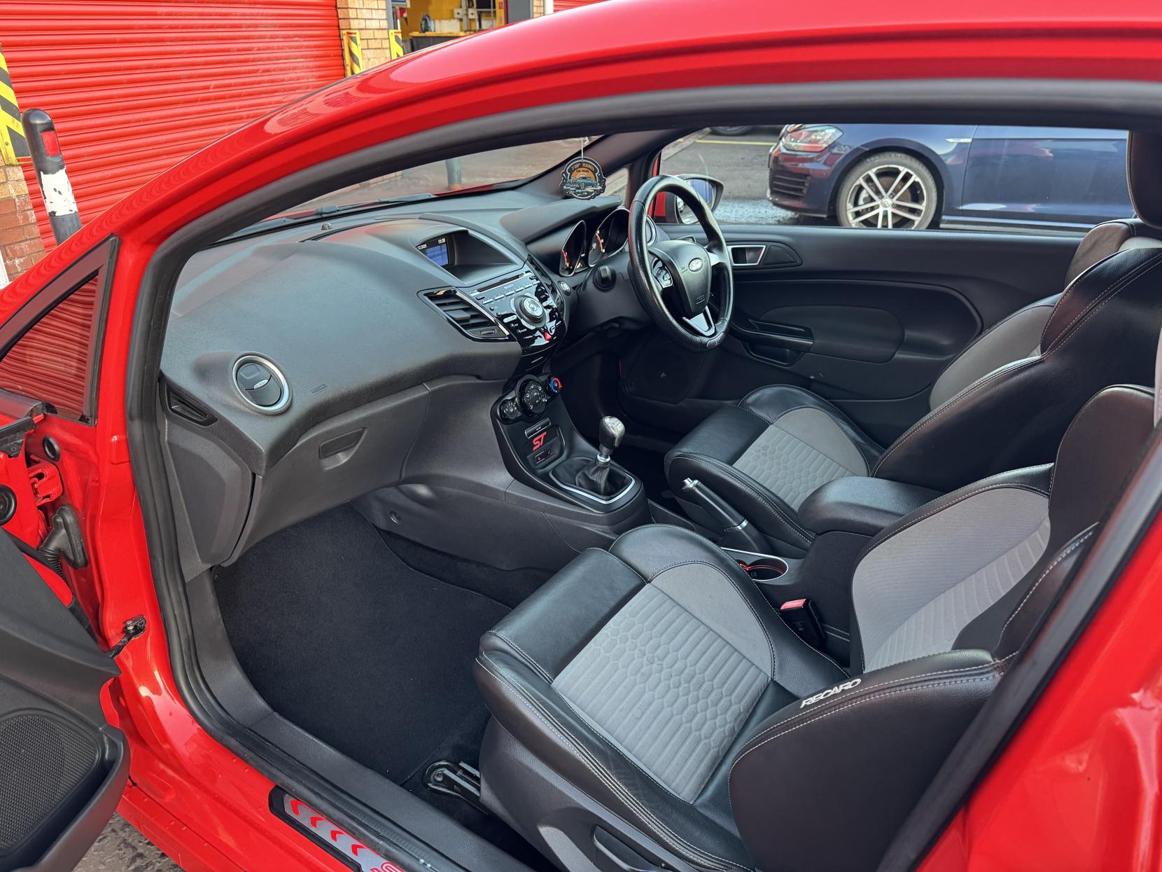 Ford Fiesta 1.6T EcoBoost ST-2 Hatchback 3dr Petrol Manual Euro 5 (182 ps)