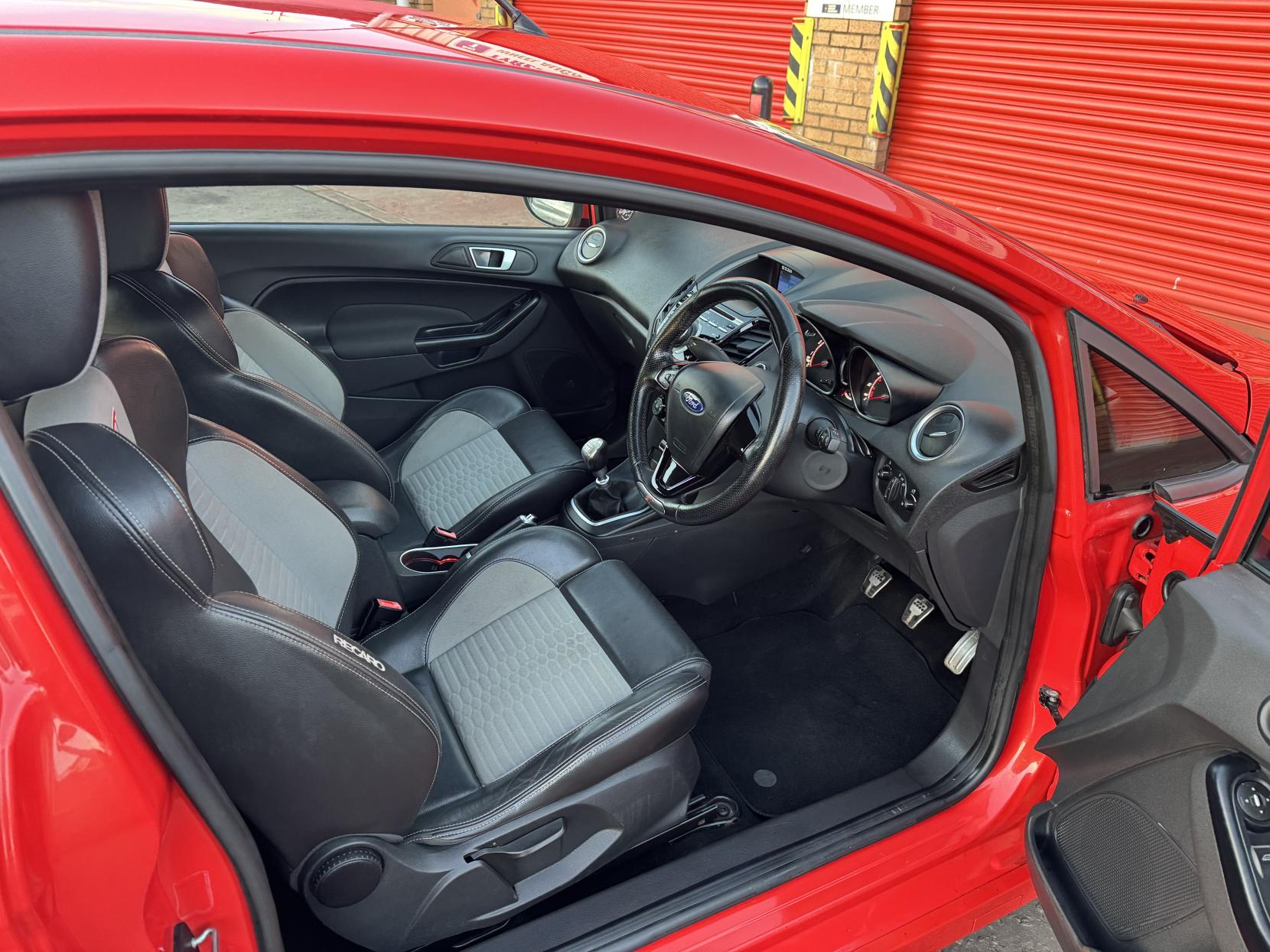 Ford Fiesta 1.6T EcoBoost ST-2 Hatchback 3dr Petrol Manual Euro 5 (182 ps)