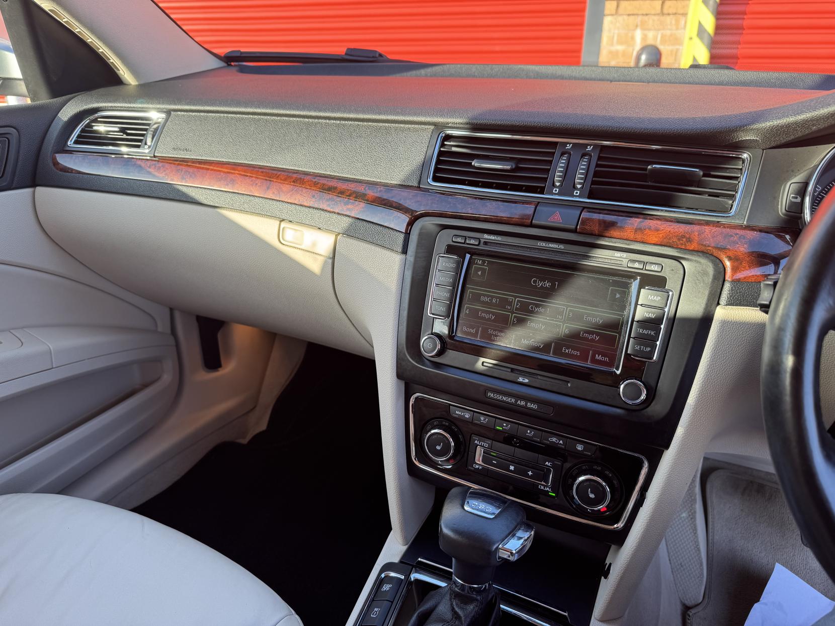 Skoda Superb 1.8 TSI Elegance Hatchback 5dr Petrol DSG Euro 4 (160 ps)