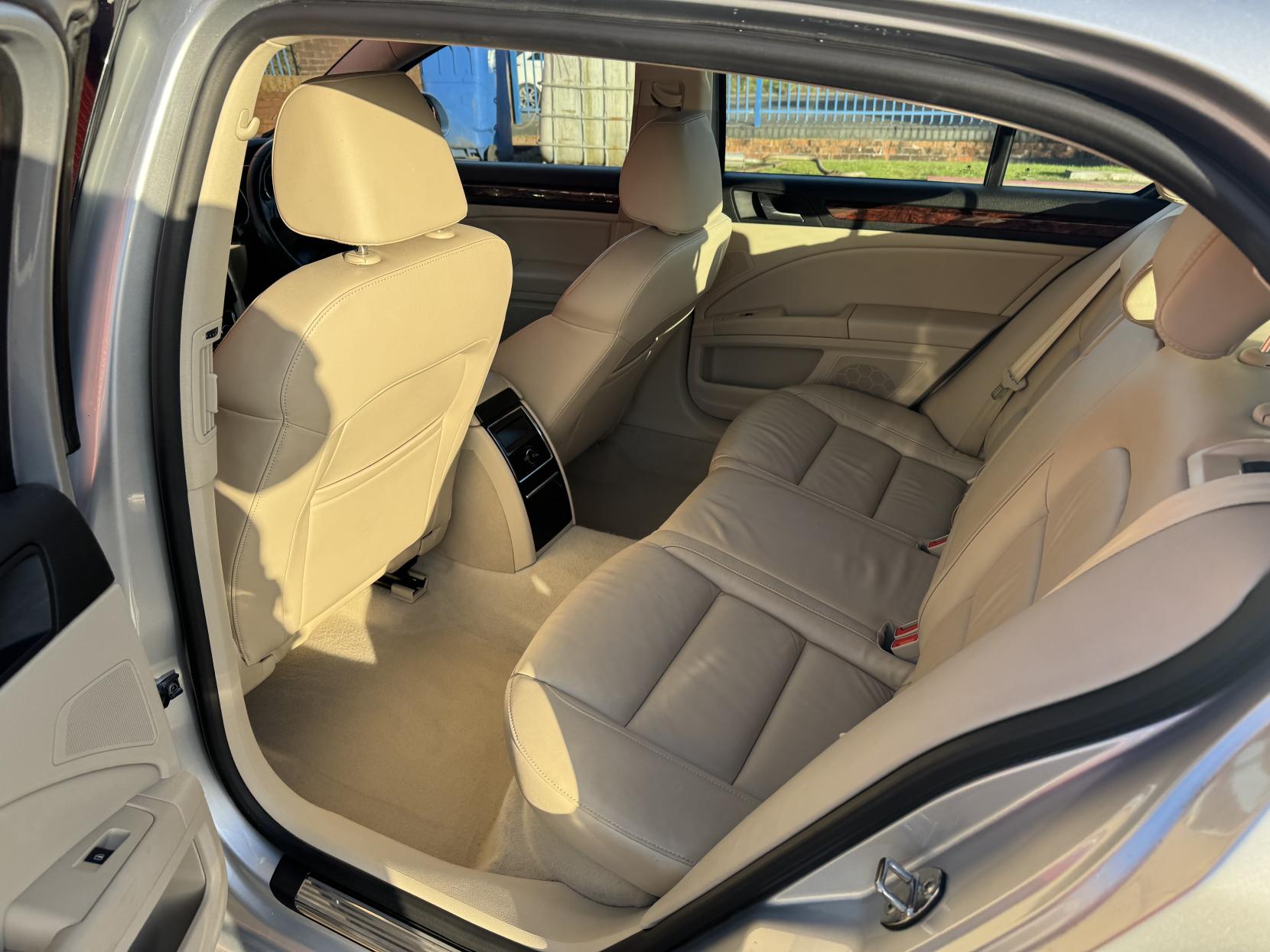 Skoda Superb 1.8 TSI Elegance Hatchback 5dr Petrol DSG Euro 4 (160 ps)