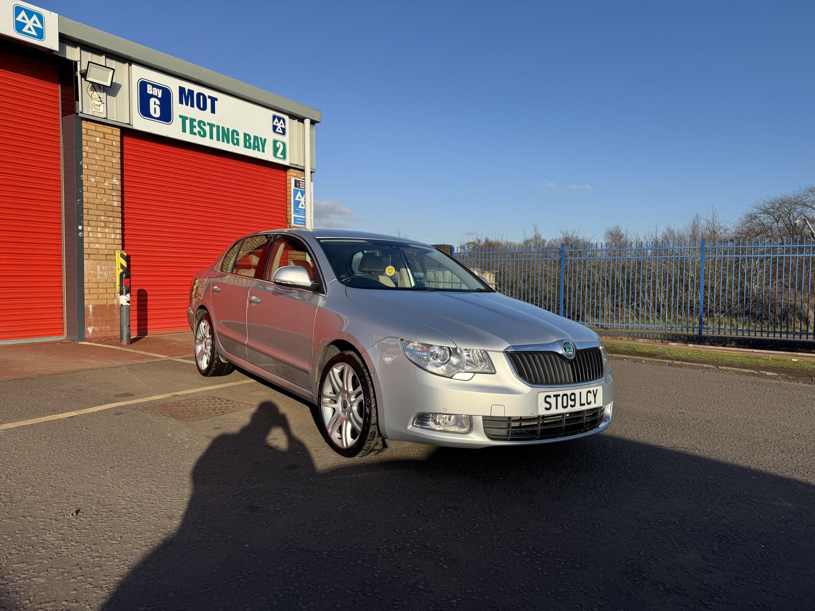 Skoda Superb 1.8 TSI Elegance Hatchback 5dr Petrol DSG Euro 4 (160 ps)
