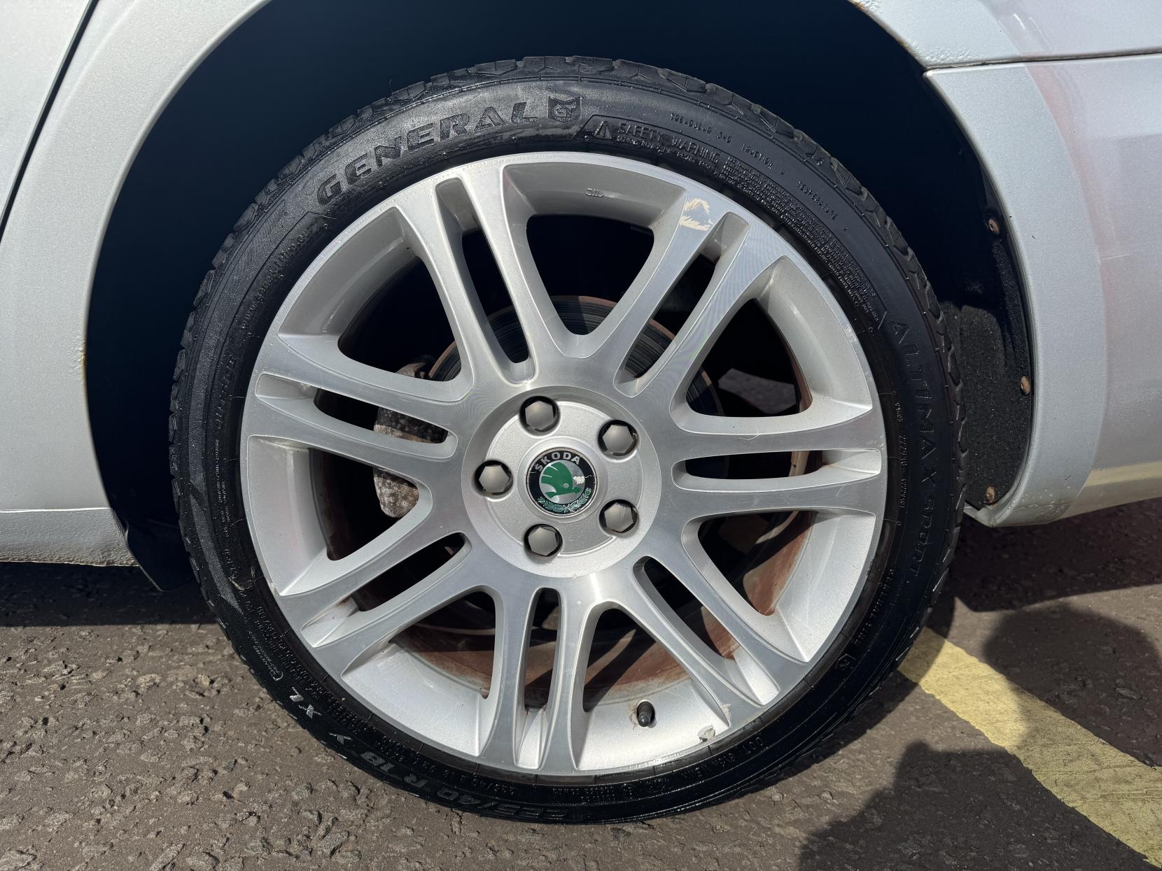 Skoda Superb 1.8 TSI Elegance Hatchback 5dr Petrol DSG Euro 4 (160 ps)