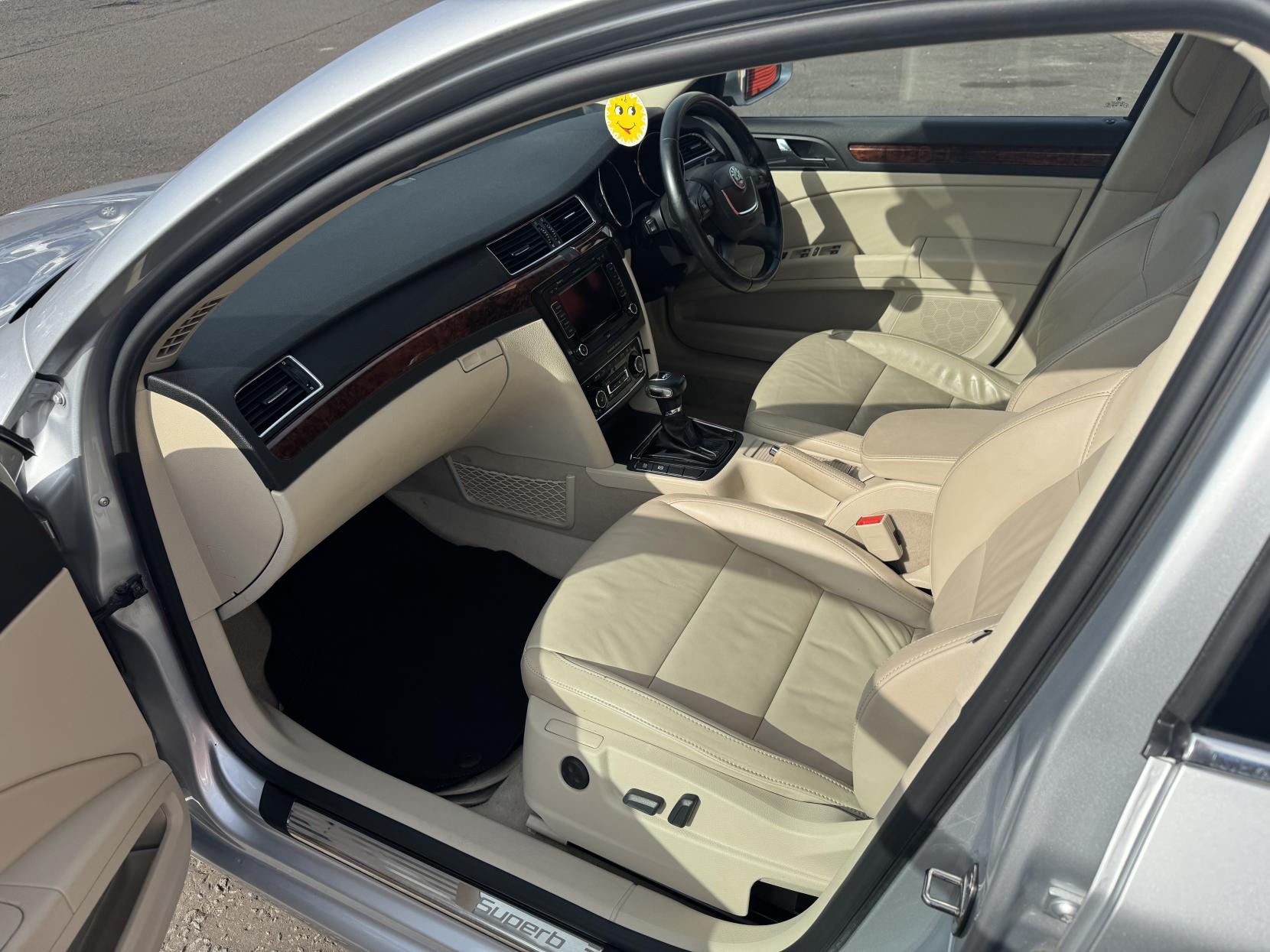 Skoda Superb 1.8 TSI Elegance Hatchback 5dr Petrol DSG Euro 4 (160 ps)