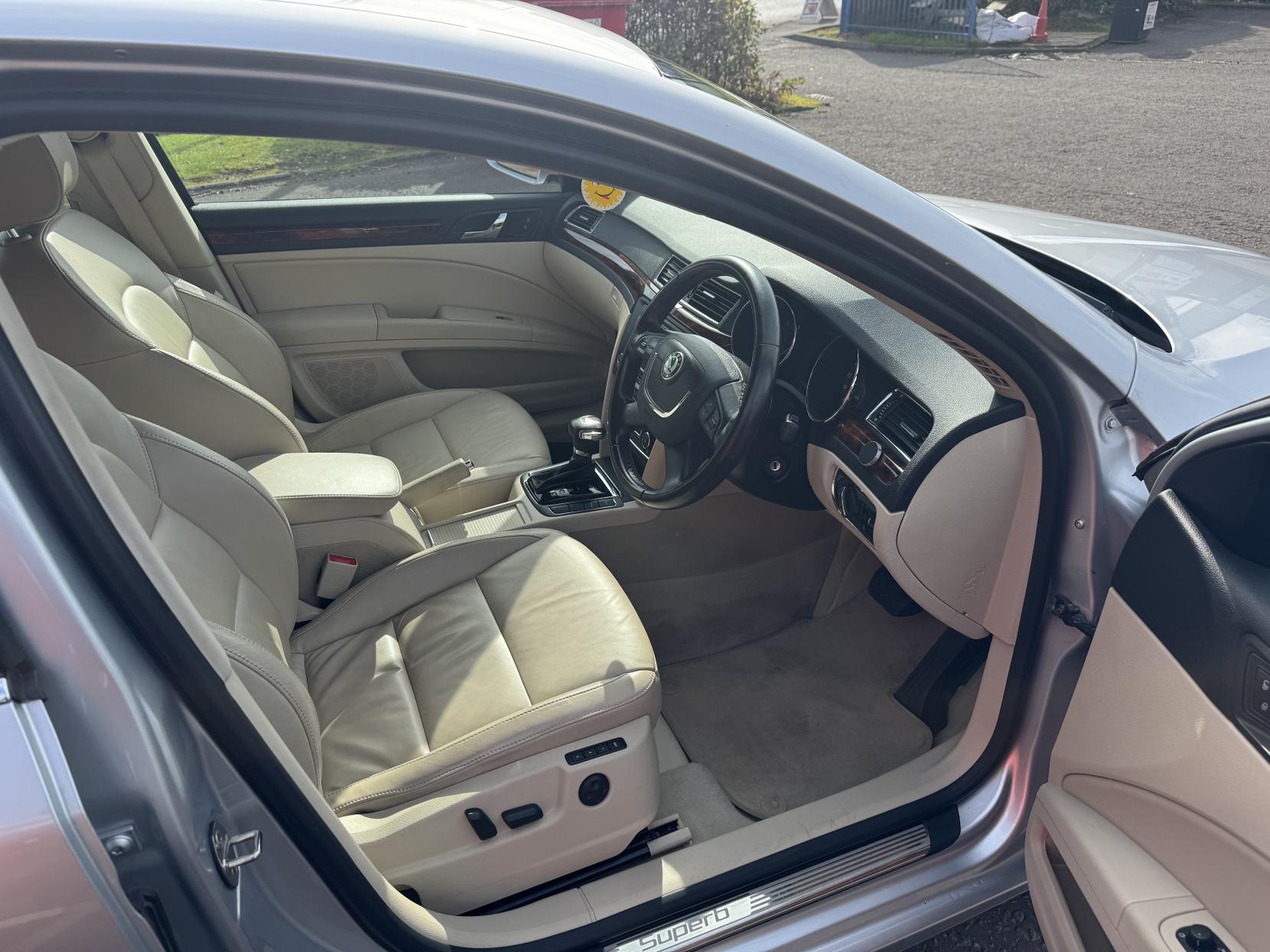 Skoda Superb 1.8 TSI Elegance Hatchback 5dr Petrol DSG Euro 4 (160 ps)