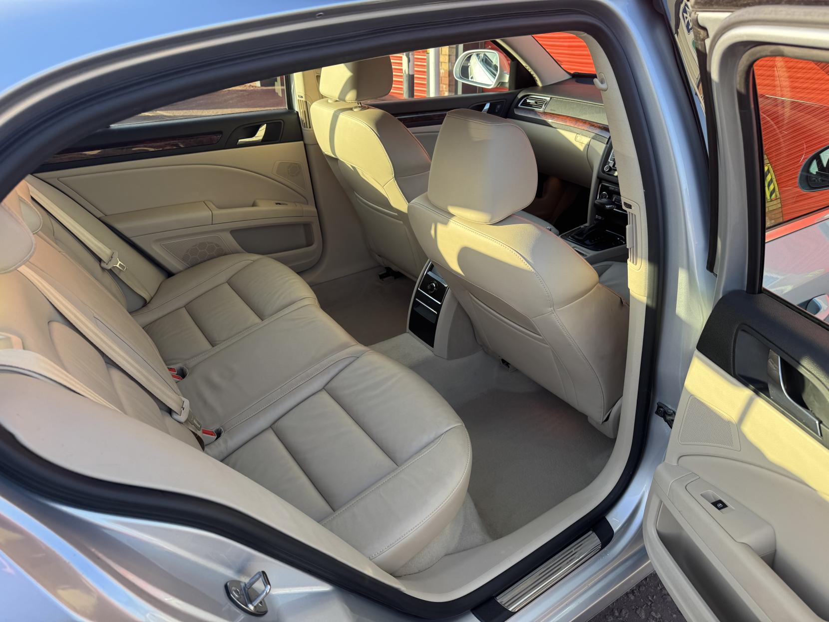 Skoda Superb 1.8 TSI Elegance Hatchback 5dr Petrol DSG Euro 4 (160 ps)