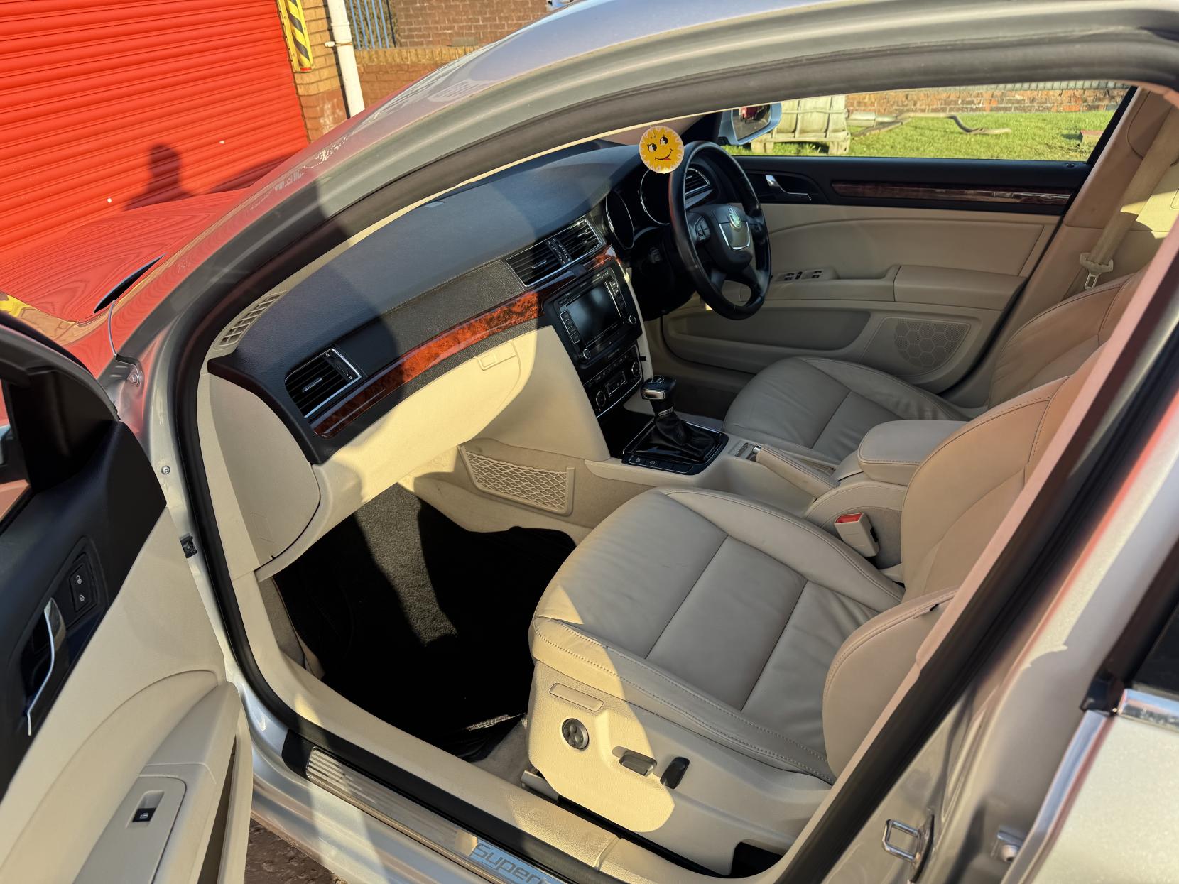 Skoda Superb 1.8 TSI Elegance Hatchback 5dr Petrol DSG Euro 4 (160 ps)