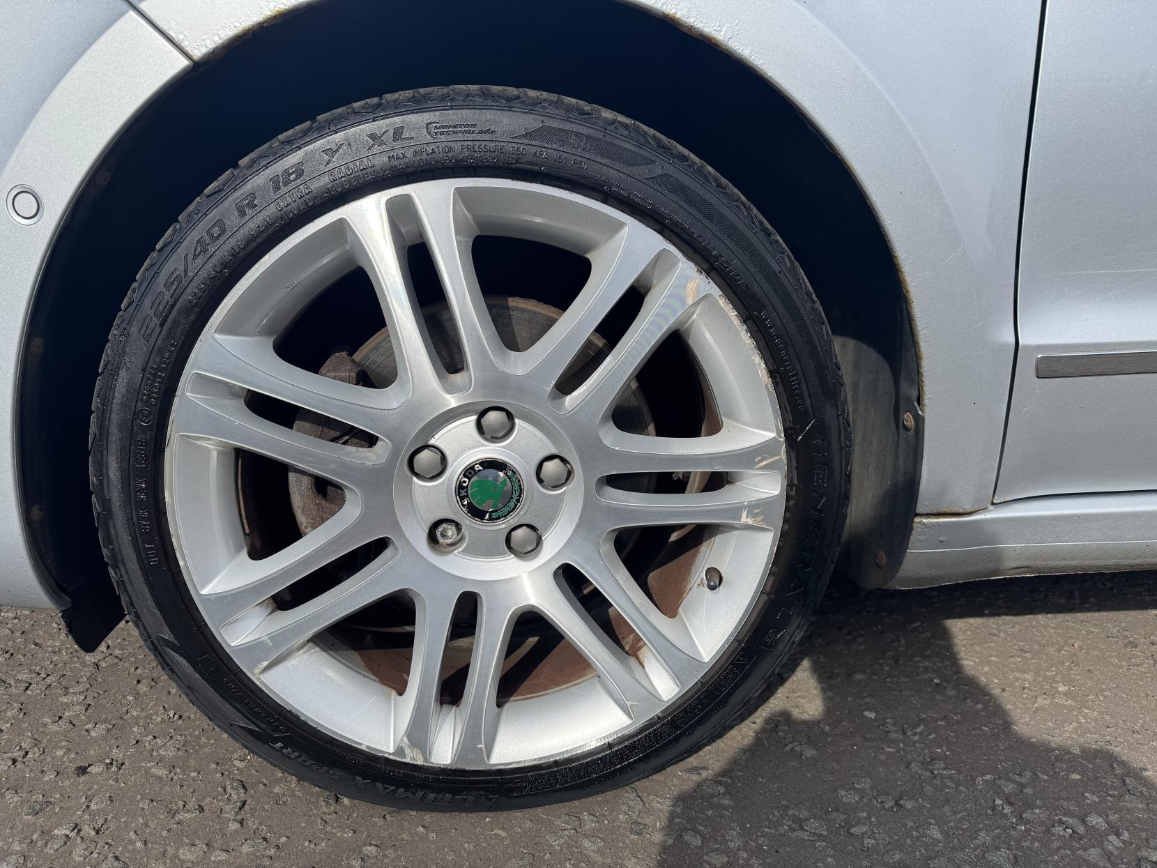 Skoda Superb 1.8 TSI Elegance Hatchback 5dr Petrol DSG Euro 4 (160 ps)