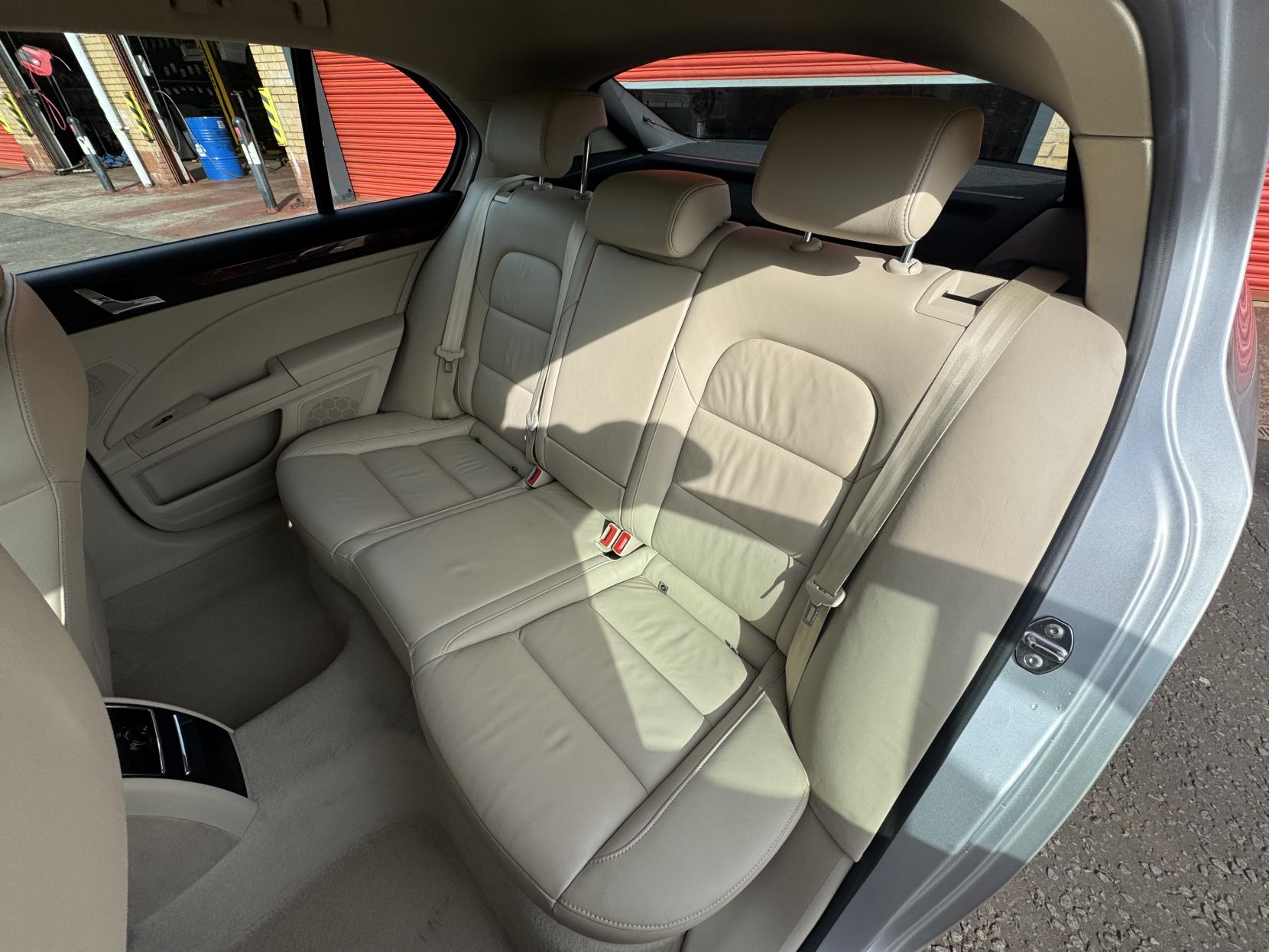 Skoda Superb 1.8 TSI Elegance Hatchback 5dr Petrol DSG Euro 4 (160 ps)