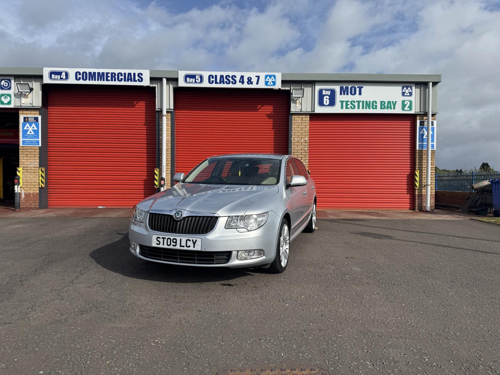 Skoda Superb 1.8 TSI Elegance Hatchback 5dr Petrol DSG Euro 4 (160 ps)