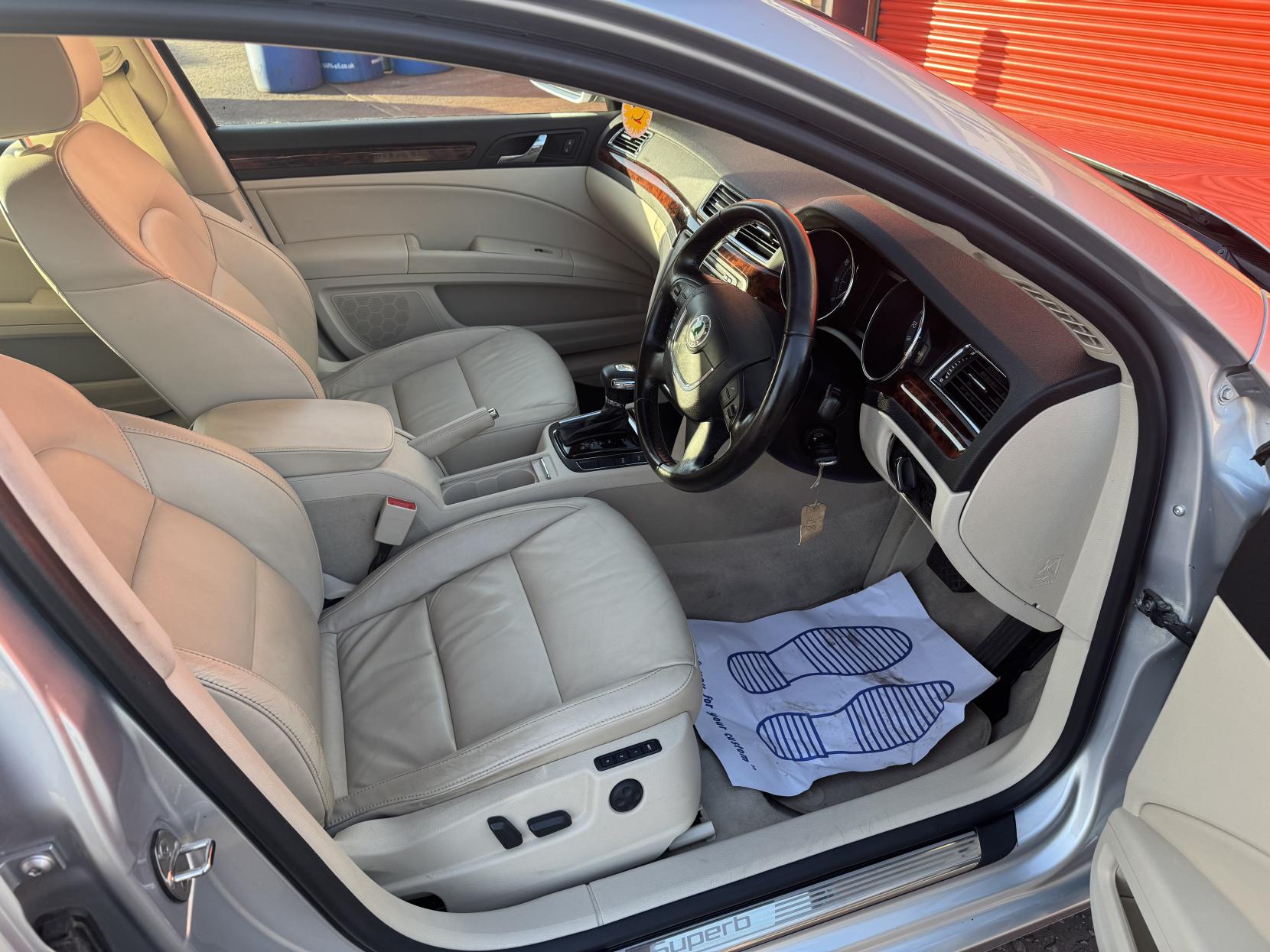 Skoda Superb 1.8 TSI Elegance Hatchback 5dr Petrol DSG Euro 4 (160 ps)