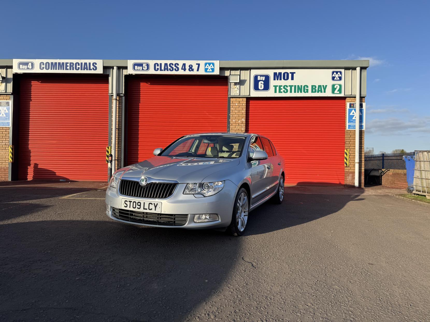 Skoda Superb 1.8 TSI Elegance Hatchback 5dr Petrol DSG Euro 4 (160 ps)