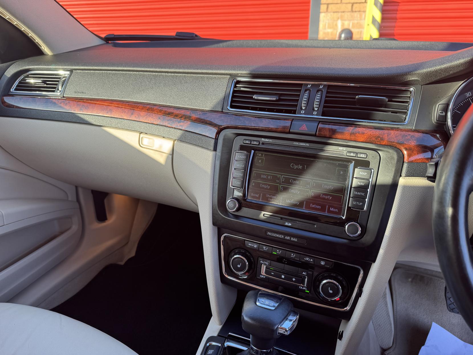 Skoda Superb 1.8 TSI Elegance Hatchback 5dr Petrol DSG Euro 4 (160 ps)