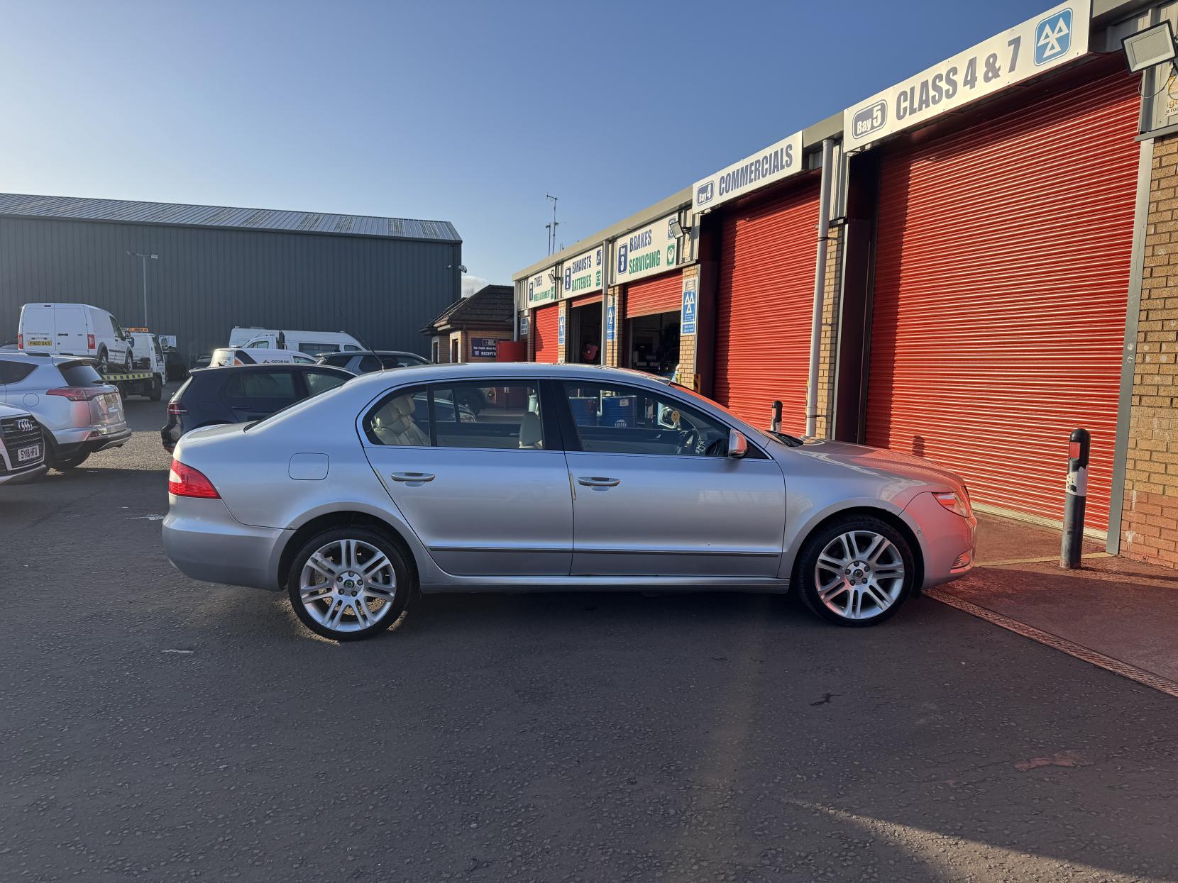 Skoda Superb 1.8 TSI Elegance Hatchback 5dr Petrol DSG Euro 4 (160 ps)