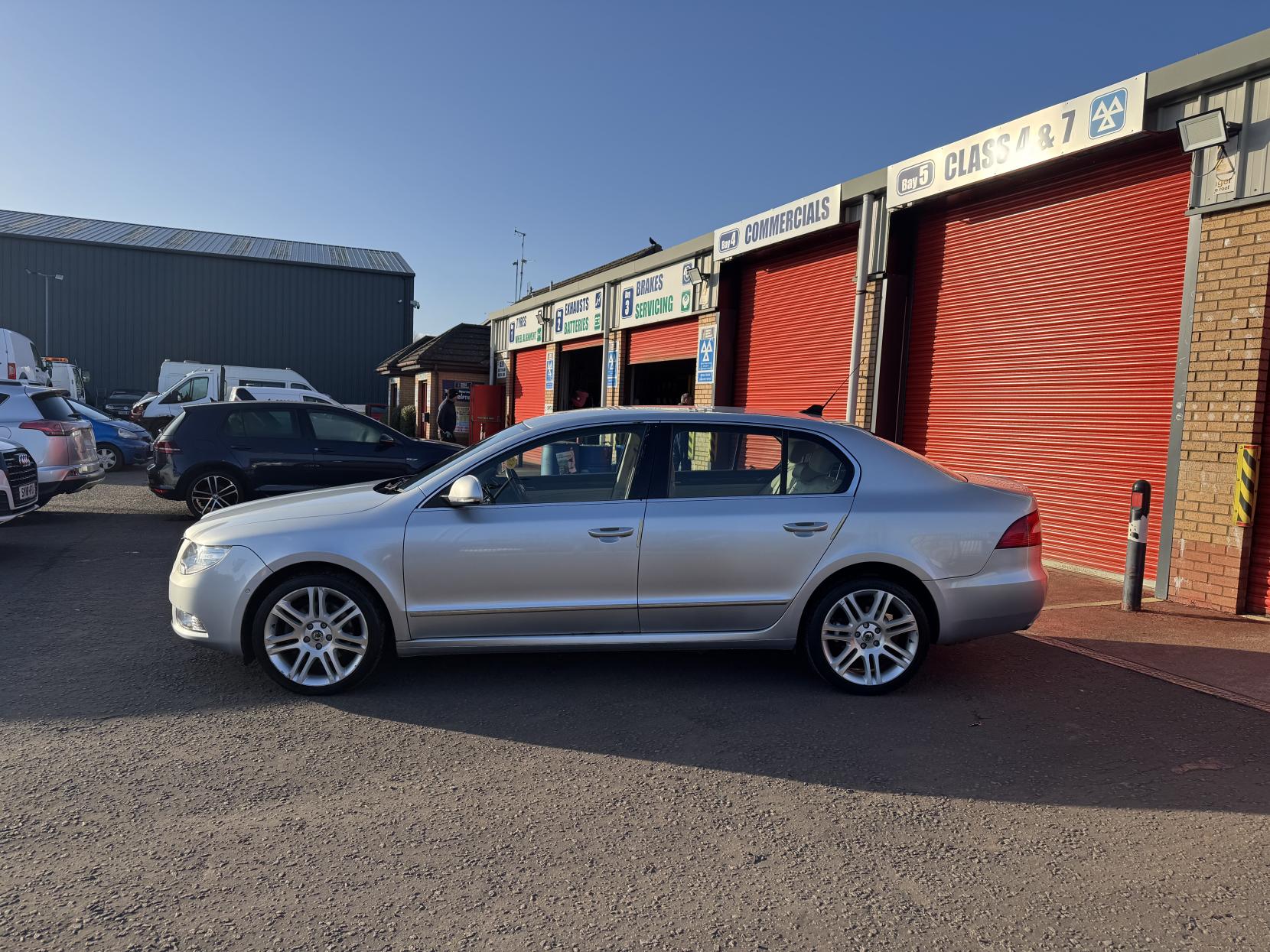 Skoda Superb 1.8 TSI Elegance Hatchback 5dr Petrol DSG Euro 4 (160 ps)