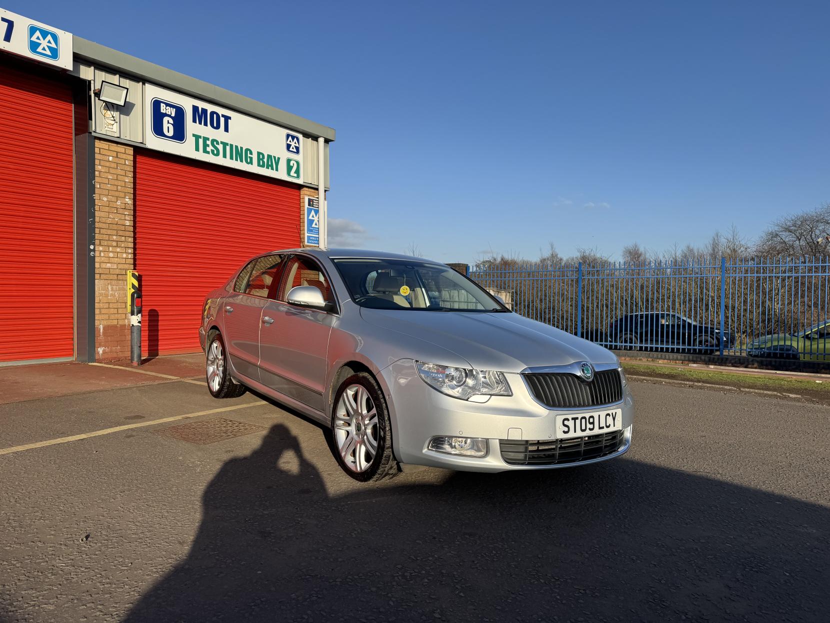 Skoda Superb 1.8 TSI Elegance Hatchback 5dr Petrol DSG Euro 4 (160 ps)