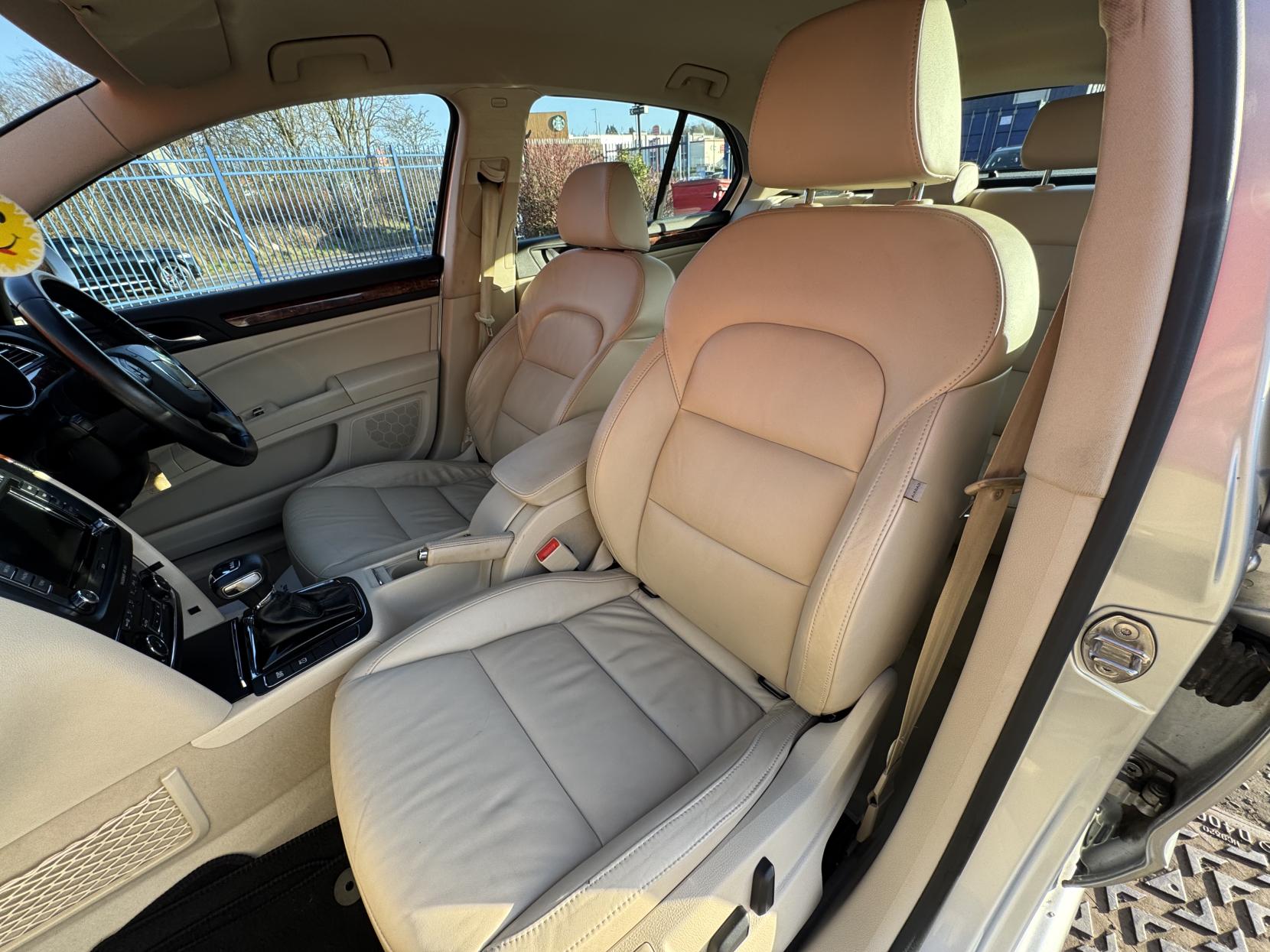 Skoda Superb 1.8 TSI Elegance Hatchback 5dr Petrol DSG Euro 4 (160 ps)