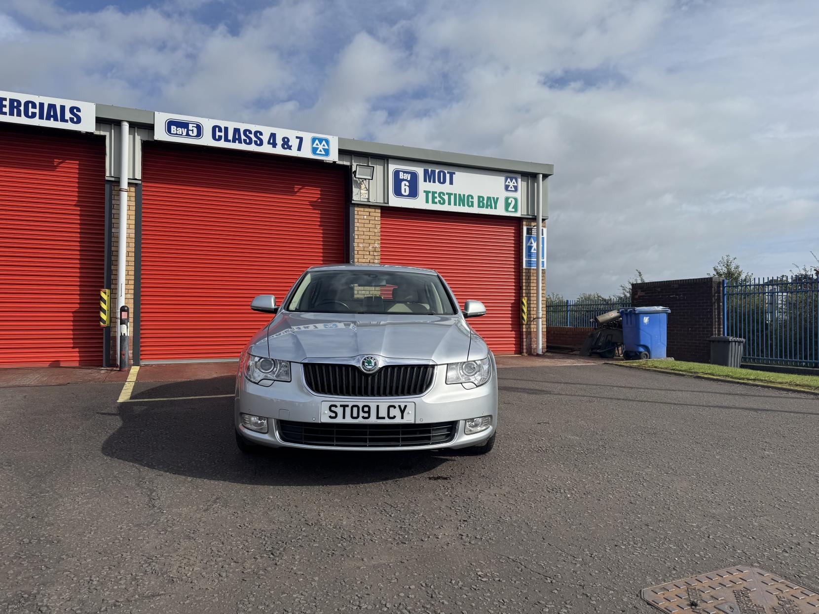 Skoda Superb 1.8 TSI Elegance Hatchback 5dr Petrol DSG Euro 4 (160 ps)