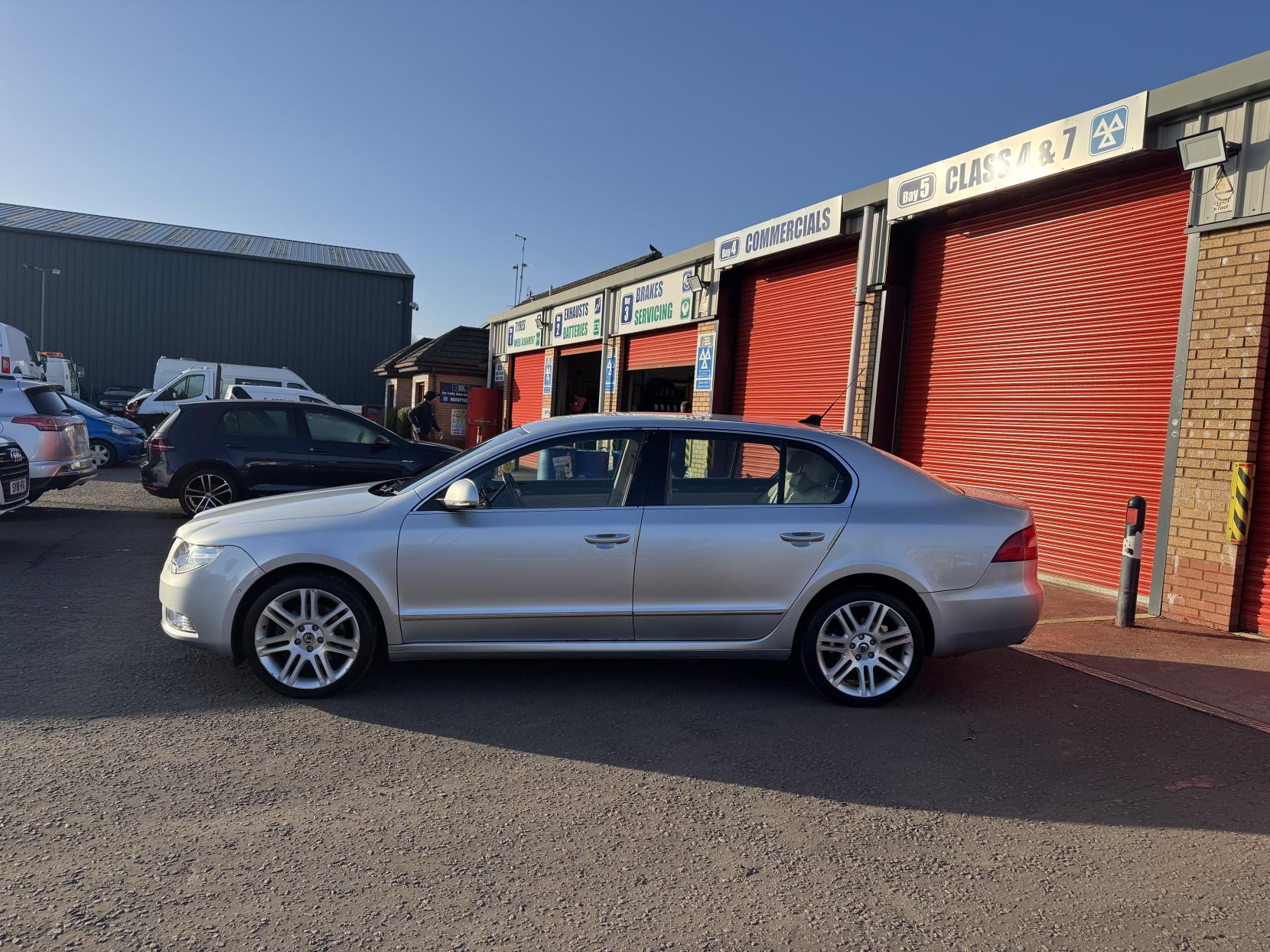 Skoda Superb 1.8 TSI Elegance Hatchback 5dr Petrol DSG Euro 4 (160 ps)