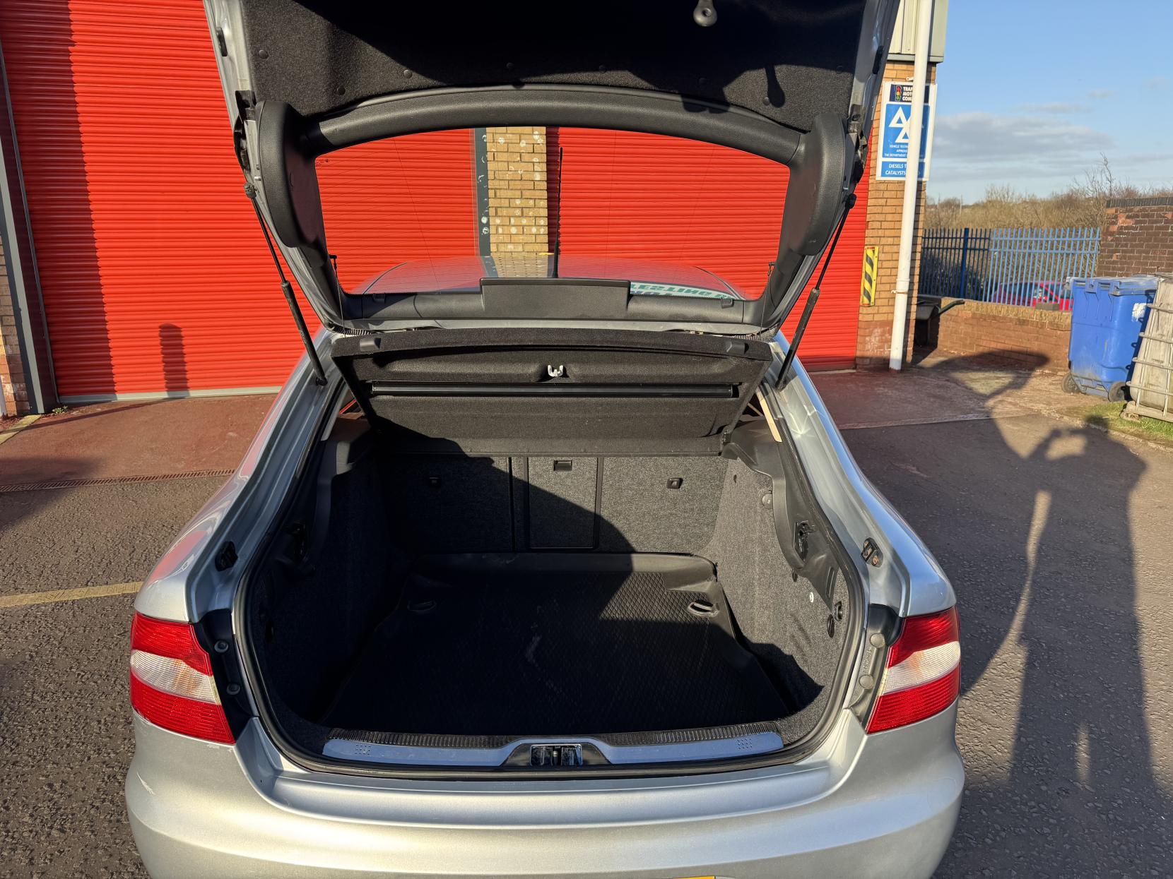 Skoda Superb 1.8 TSI Elegance Hatchback 5dr Petrol DSG Euro 4 (160 ps)