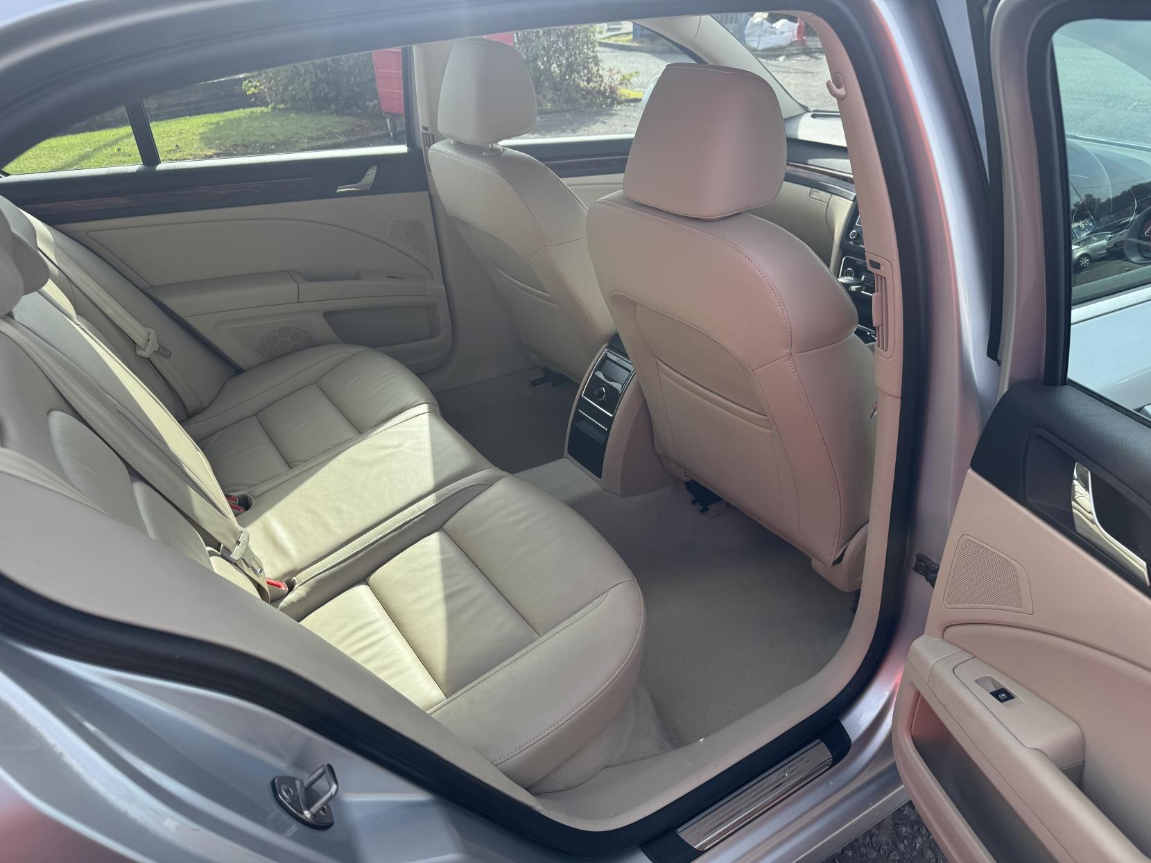 Skoda Superb 1.8 TSI Elegance Hatchback 5dr Petrol DSG Euro 4 (160 ps)